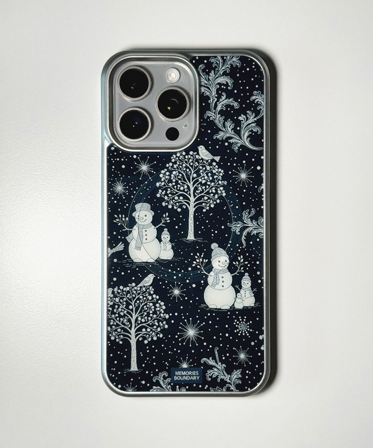 메모리즈바운더리(MEMORIESBOUNDARY) Winter Tales Toile Phone Case Midnight Navy (SV_Epoxy/MagSafe Glass)