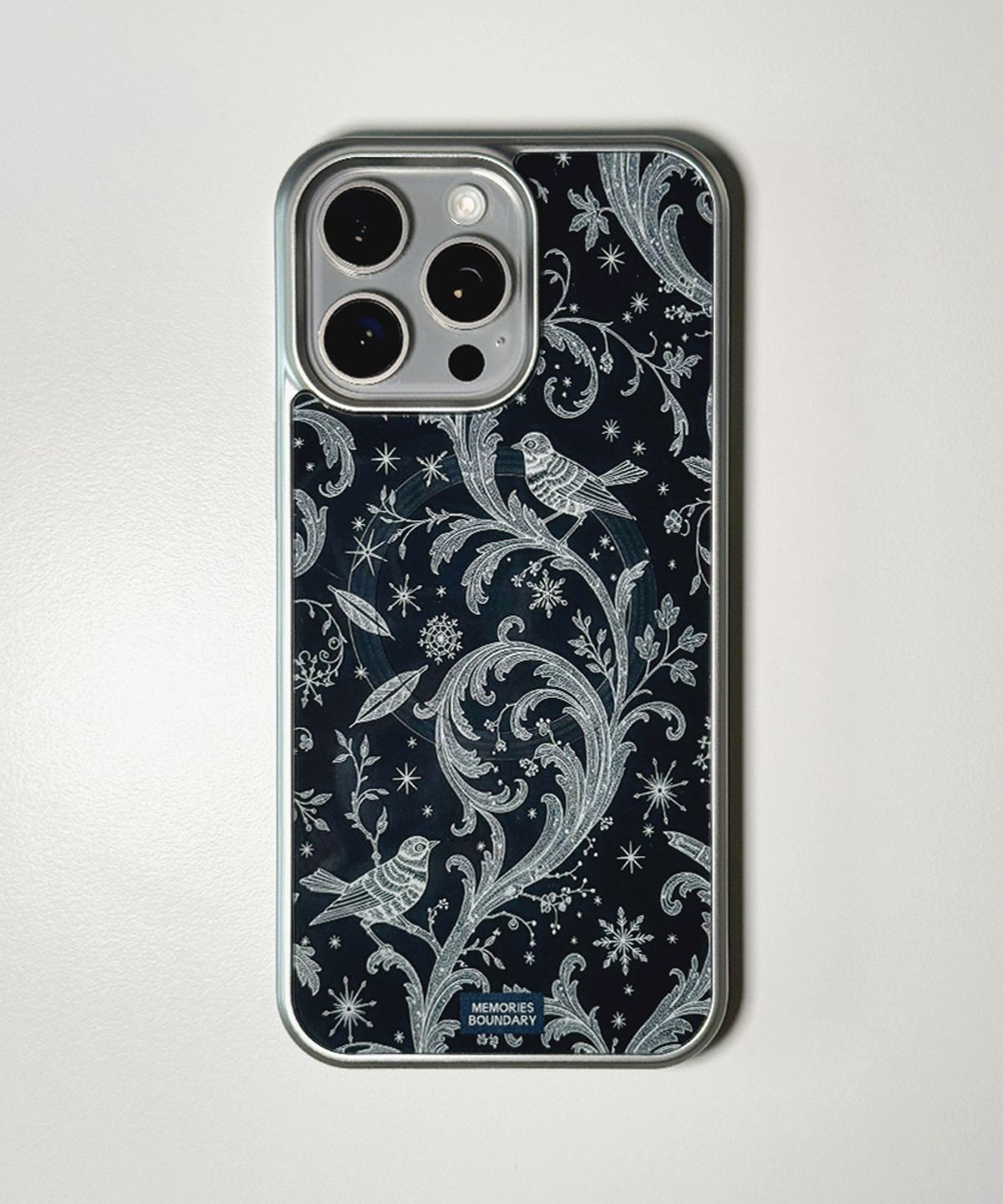 메모리즈바운더리(MEMORIESBOUNDARY) Nocturne Garden Toile Phone Case Midnight Navy (SV_Epoxy/MagSafe Glass)