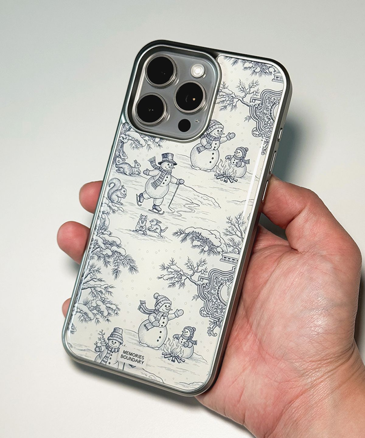메모리즈바운더리(MEMORIESBOUNDARY) Snow Day Toile Phone Case Soft Ivory (SV_Epoxy/MagSafe Glass)