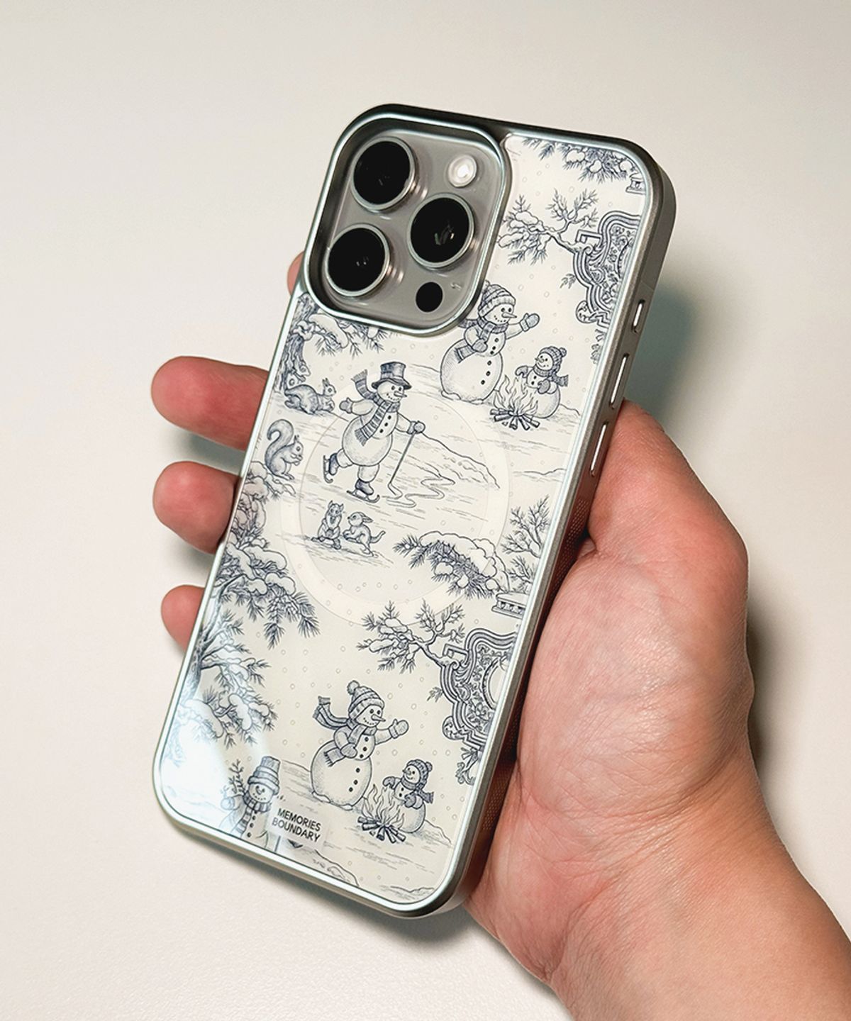 메모리즈바운더리(MEMORIESBOUNDARY) Snow Day Toile Phone Case Soft Ivory (SV_Epoxy/MagSafe Glass)