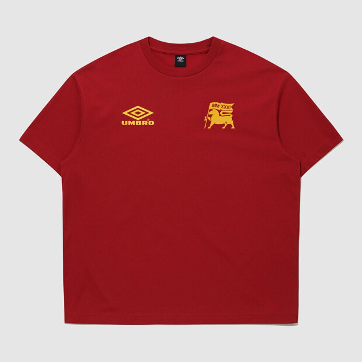 엄브로(UMBRO) [붉은말 에디션] Year of the Horse 반팔 티셔츠 레드 UR121CRS13