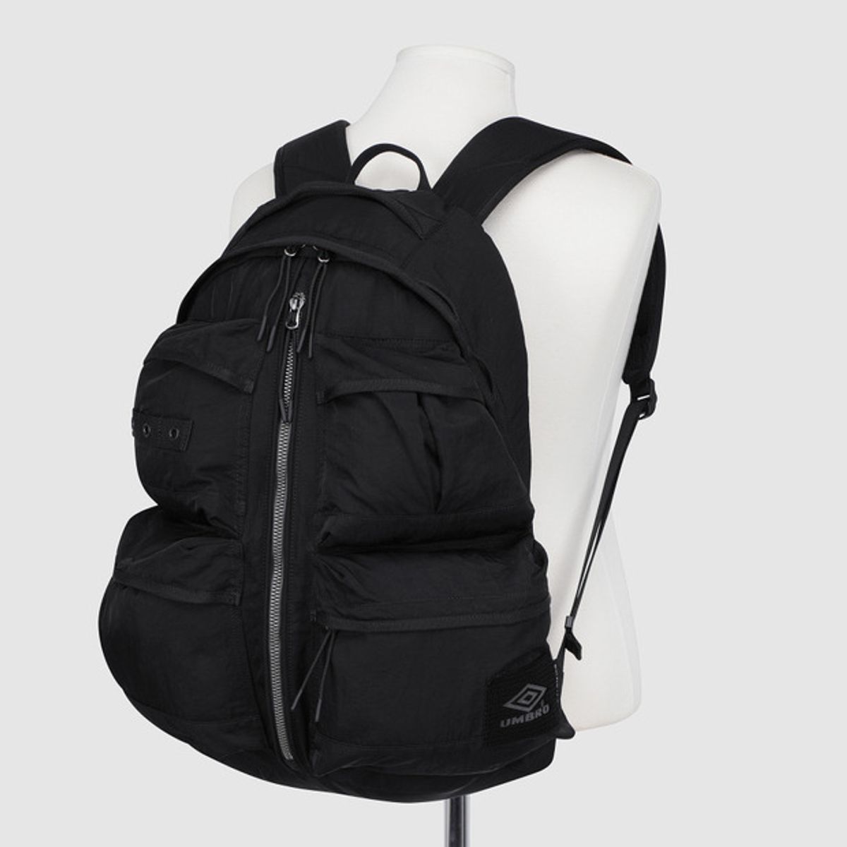 엄브로(UMBRO) 블리츠 백팩 (30L) 블랙 UR123CBP25