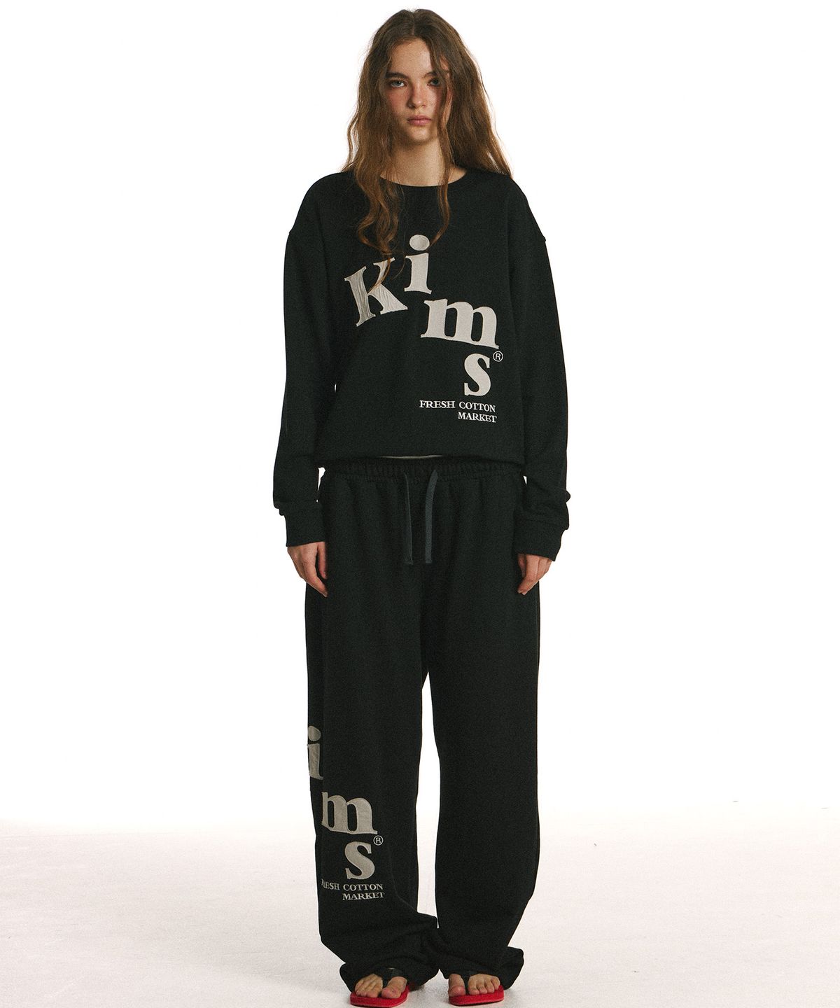 킴스 프레시 코튼 마켓(KIMS FRESH COTTON MARKET) Messy Alpha App Sweatshirt Black