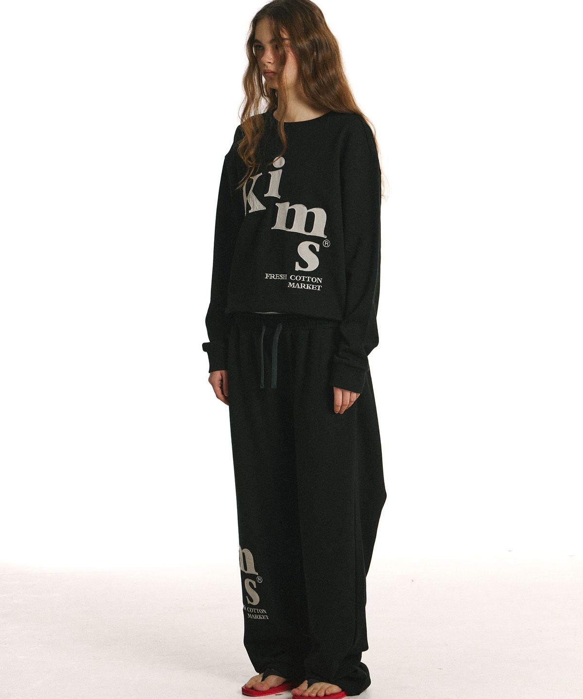 킴스 프레시 코튼 마켓(KIMS FRESH COTTON MARKET) Messy Alpha App Sweatshirt Black