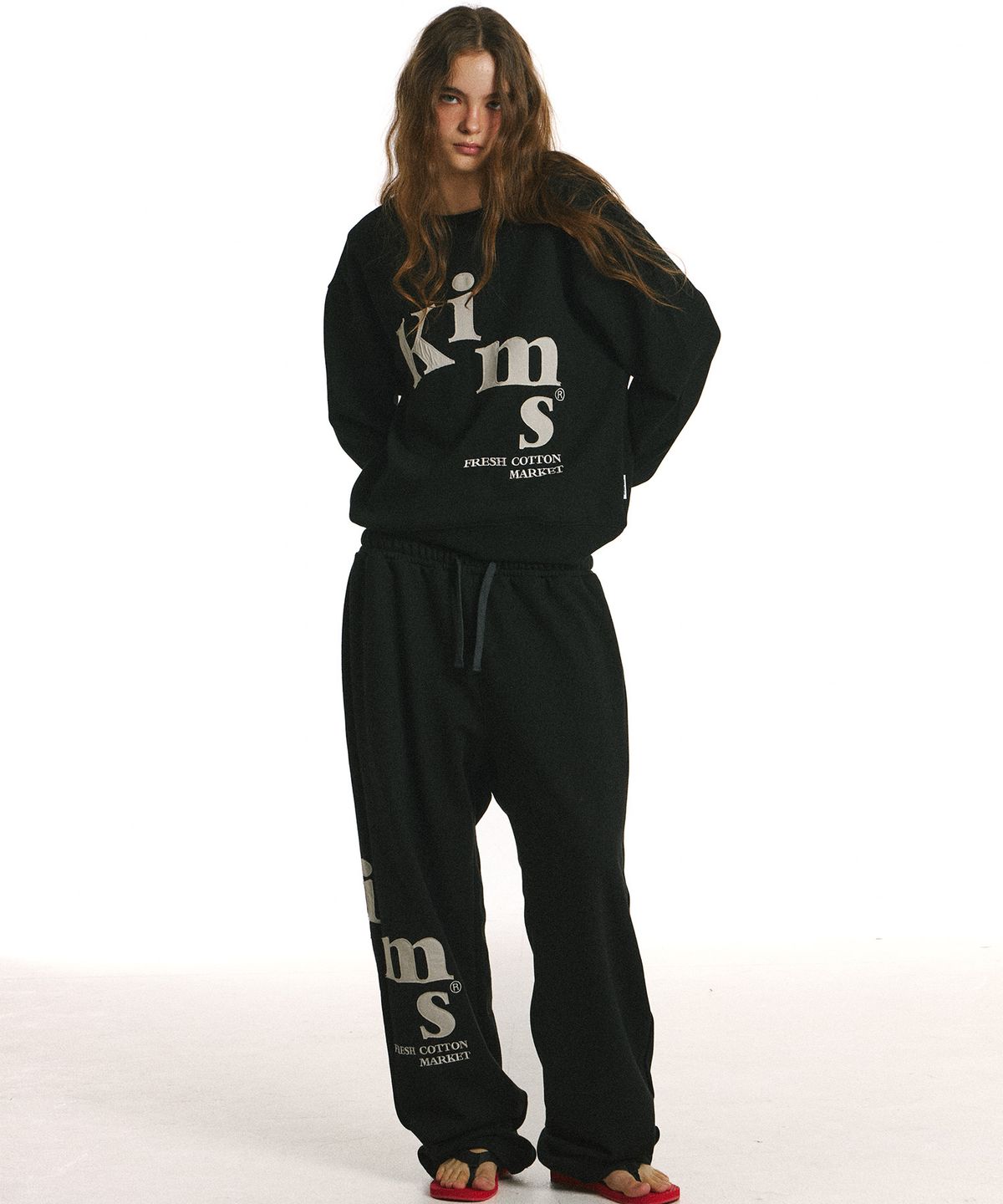 킴스 프레시 코튼 마켓(KIMS FRESH COTTON MARKET) Messy Alpha App Sweatshirt Black
