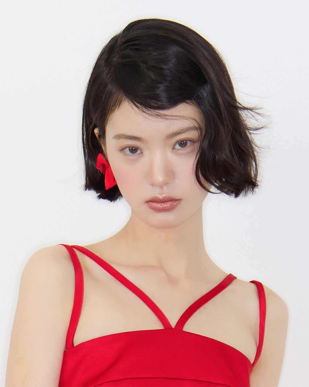 러뷰이(LOVUEE) 프로스트 로즈 귀걸이 레드 와이드 리본