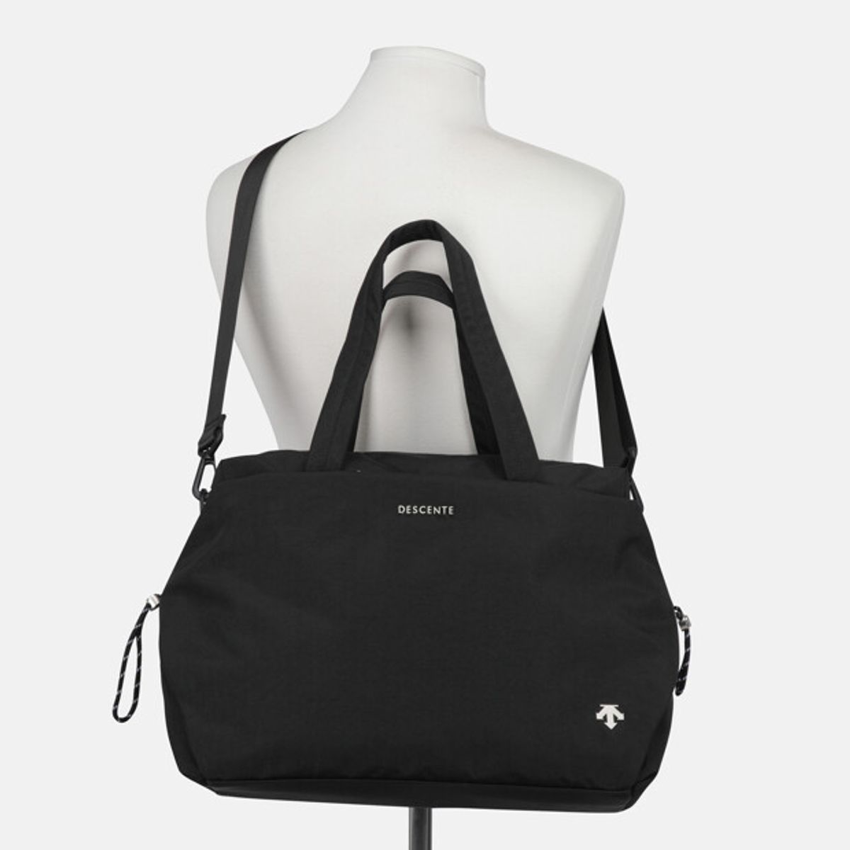데상트(DESCENTE) 우먼스 트레이닝 짐백 블랙 SR122TBG10