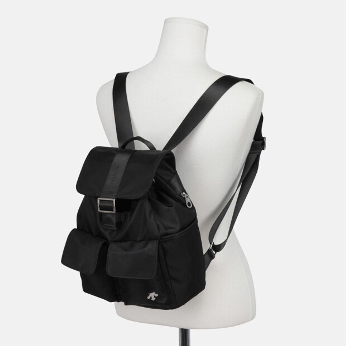 데상트(DESCENTE) 우먼스 미니 백팩 블랙 SR122UBP11