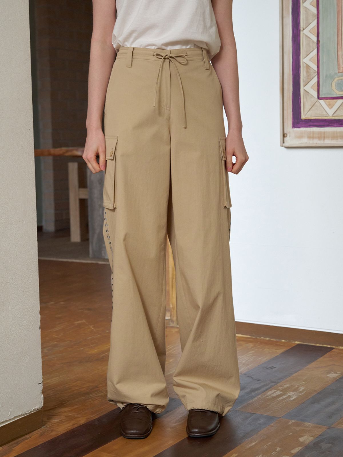 뮈뮈에르(MUEMUER) Embroidered Cargo Pants MU2611PT501V