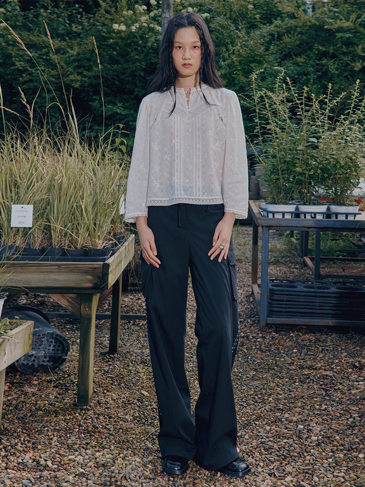 뮈뮈에르(MUEMUER) Embroidered Cargo Pants MU2611PT501V