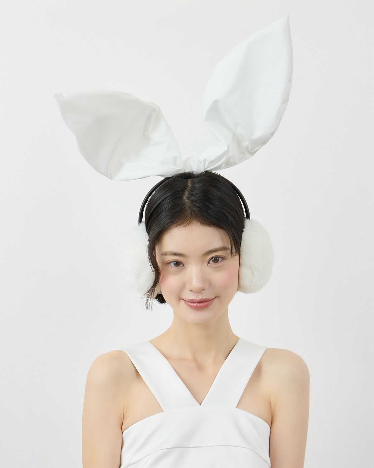 러뷰이(LOVUEE) 플러피 래빗 이어머프 화이트