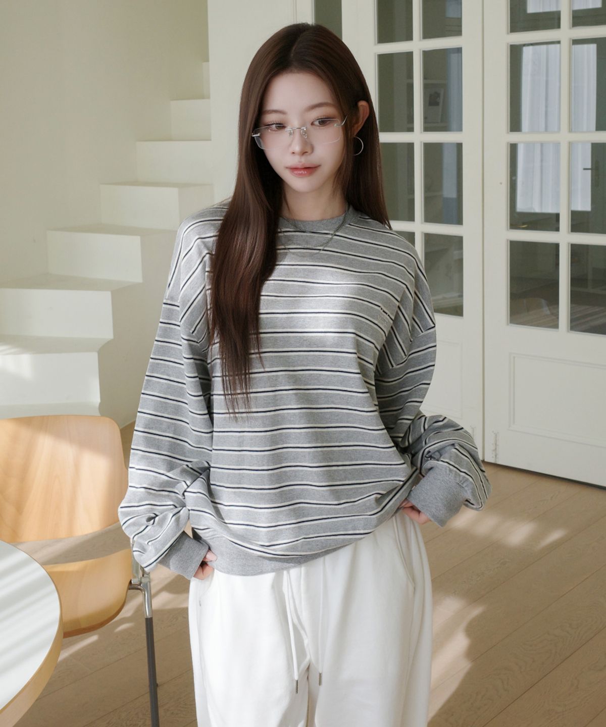 무아무아(MUAHMUAH) 스트라이프 포인트 자수 맨투맨 티셔츠 [3color]