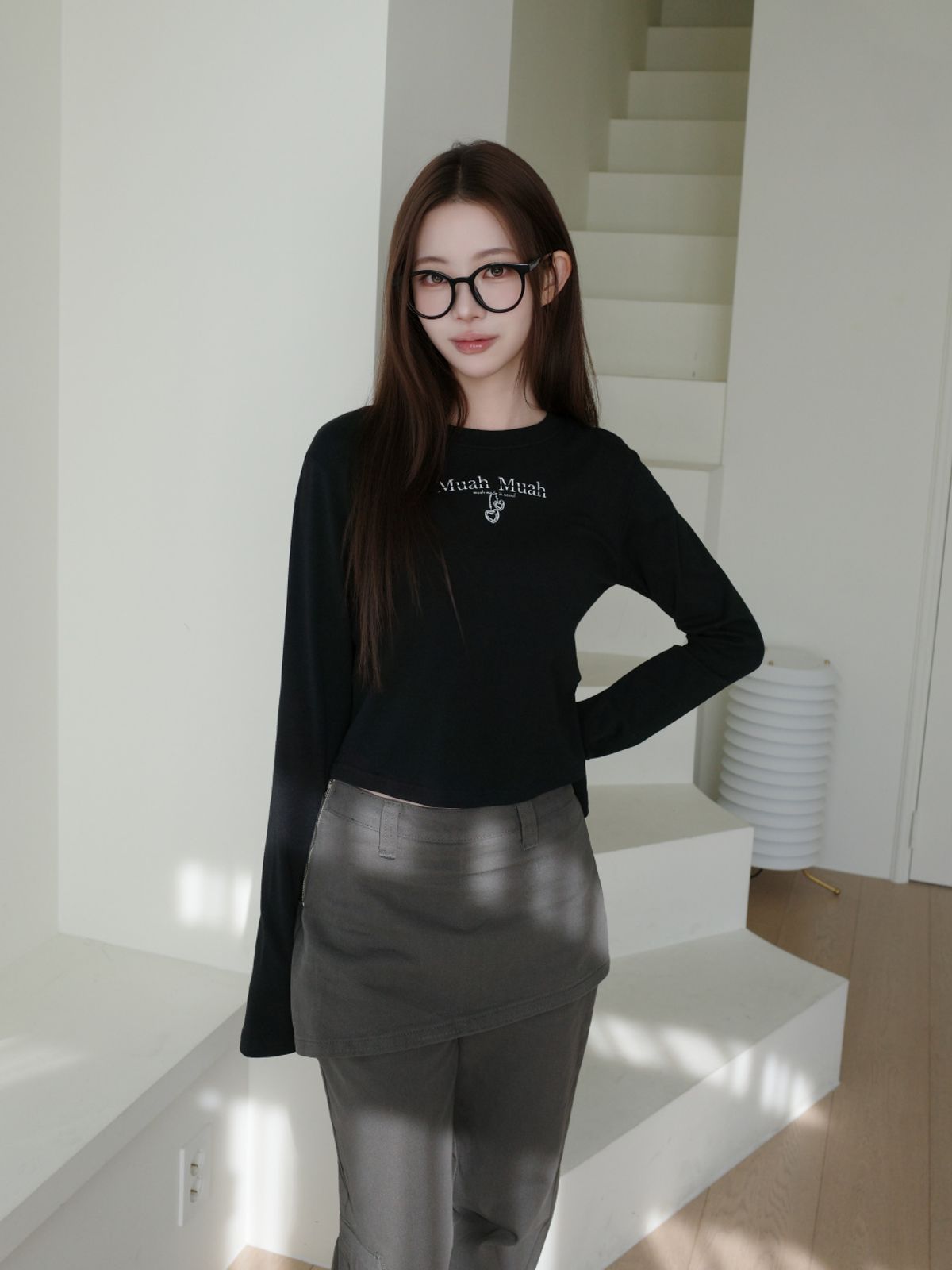 무아무아(MUAHMUAH) 하트 스트링 리본 크롭 티셔츠 [2color]