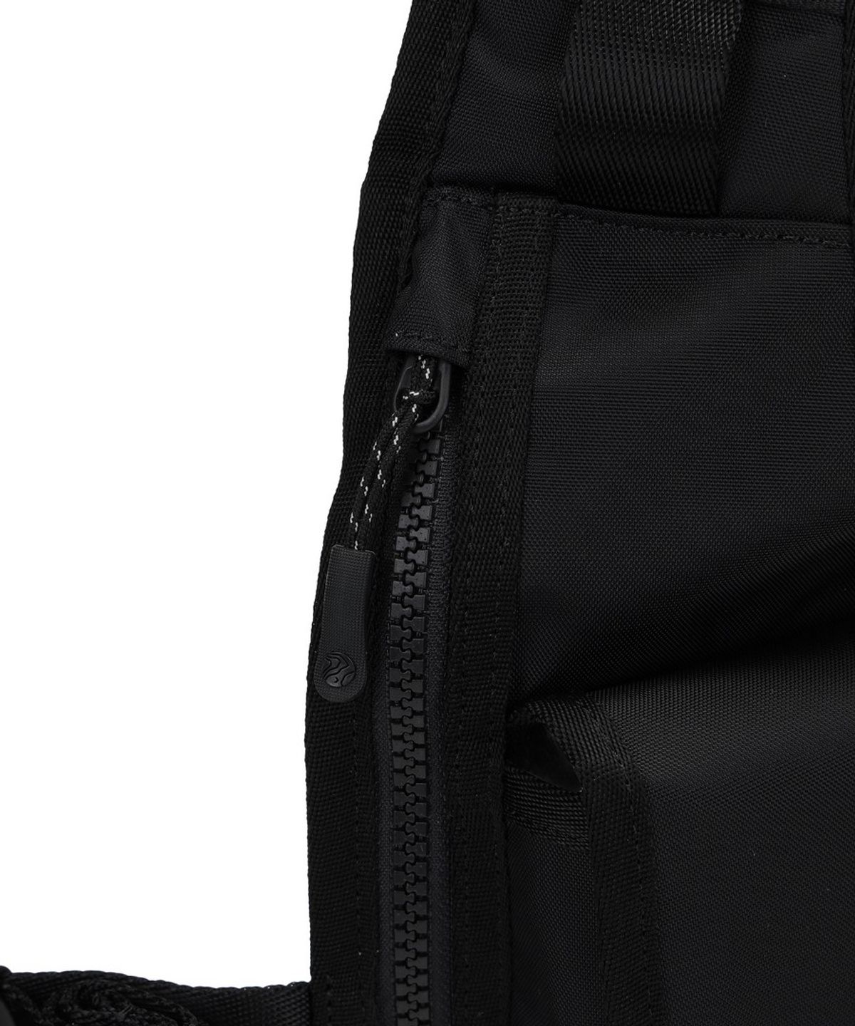 디스커버리 익스페디션(DISCOVERY EXPEDITION) 서스펜더 멀티포켓 유틸리티 바디백 (BLACK)