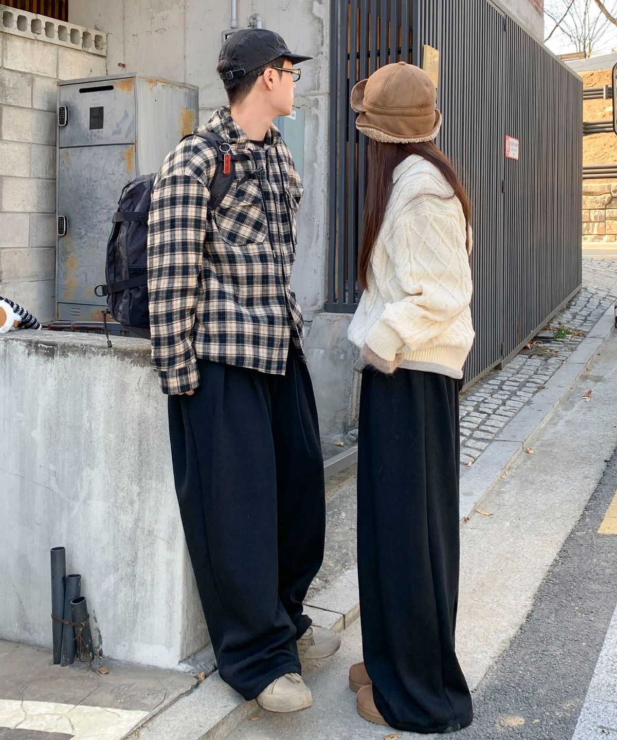 락트개러지(ROCKED GARAGE) UNISEX 페이 기모 더블 핀턱 벌룬 투웨이 와이드 트레이닝 팬츠_블랙