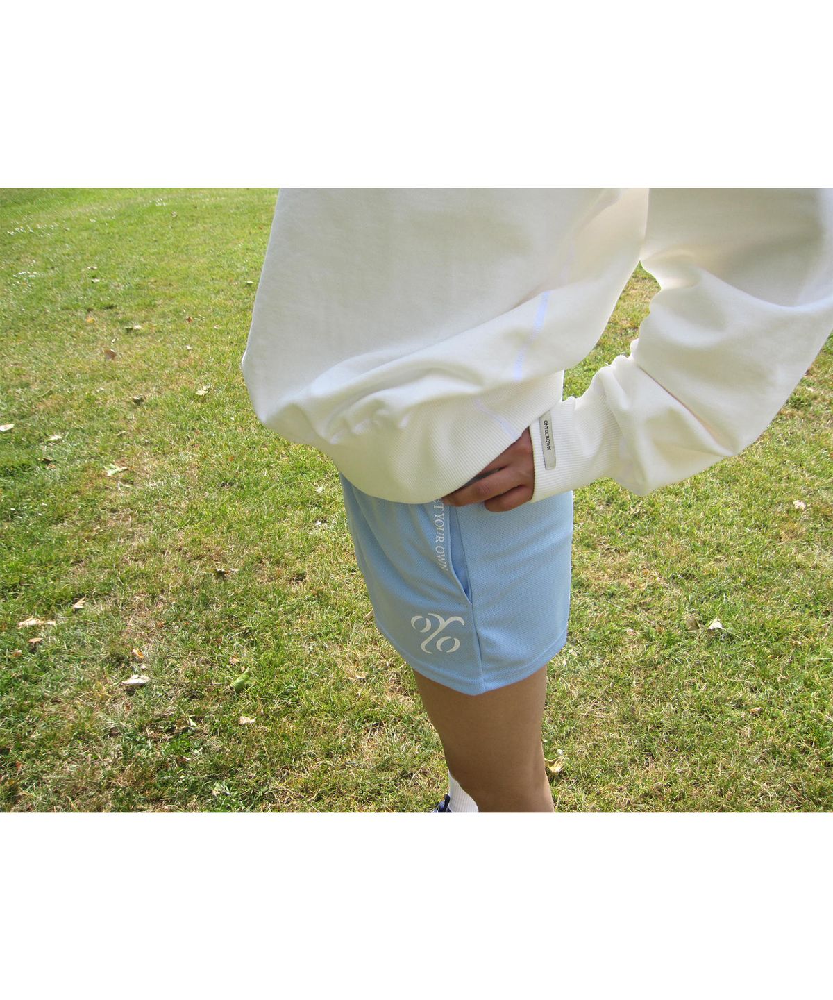 온유어오운(ONYOUROWN) ODRAMP SWEATSHIRT (IVORY)
