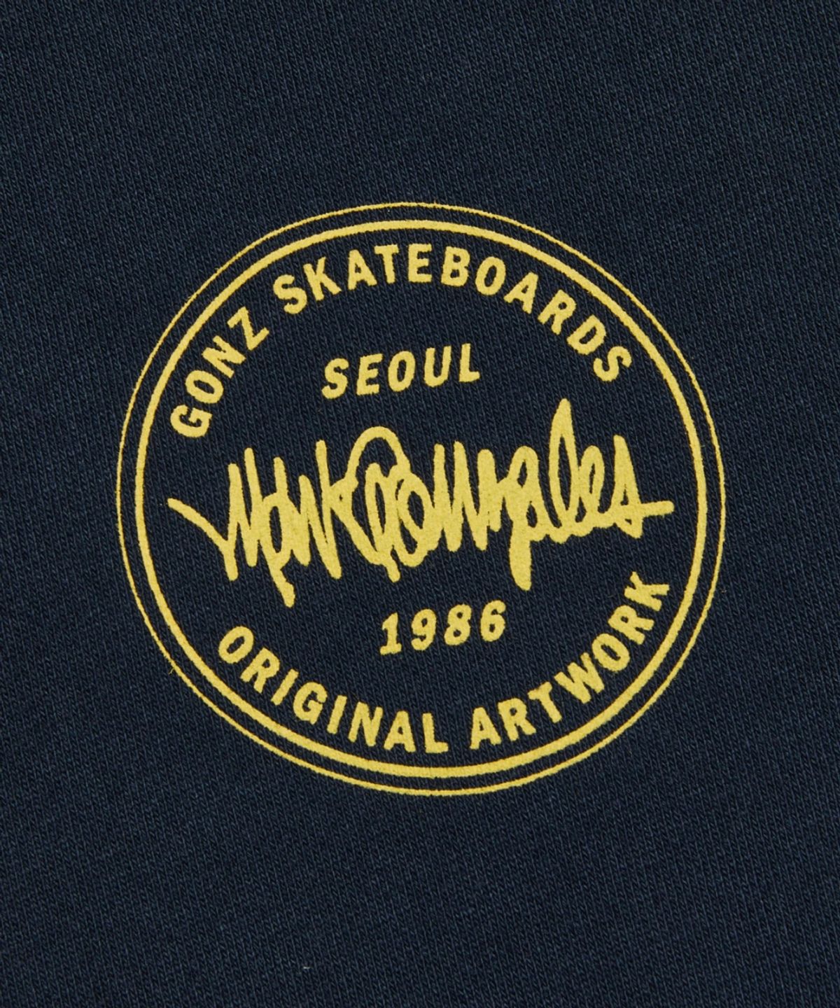 마크곤잘레스(MARK GONZALES) 넥스트 사인 로고 그래픽 스웨트 셔츠 - NAVY
