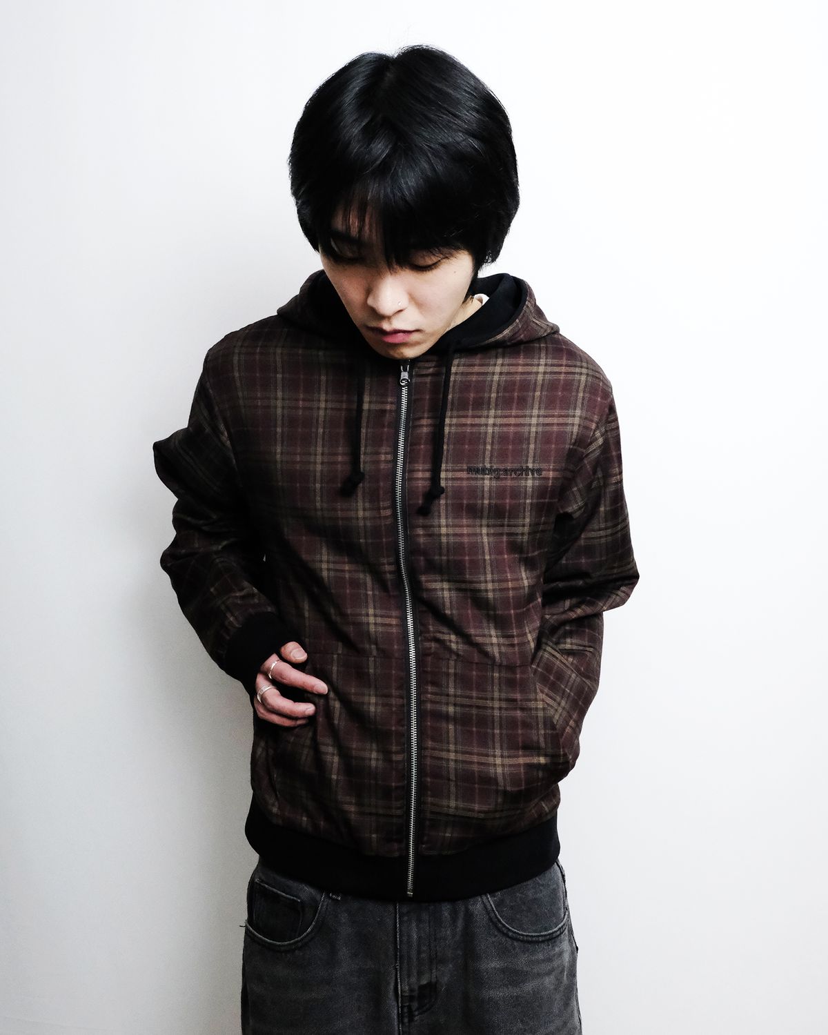 무비그아카이브(MUBIG.ARCHIVE) Reversible Plaid Zip Hoodie (burgundy)