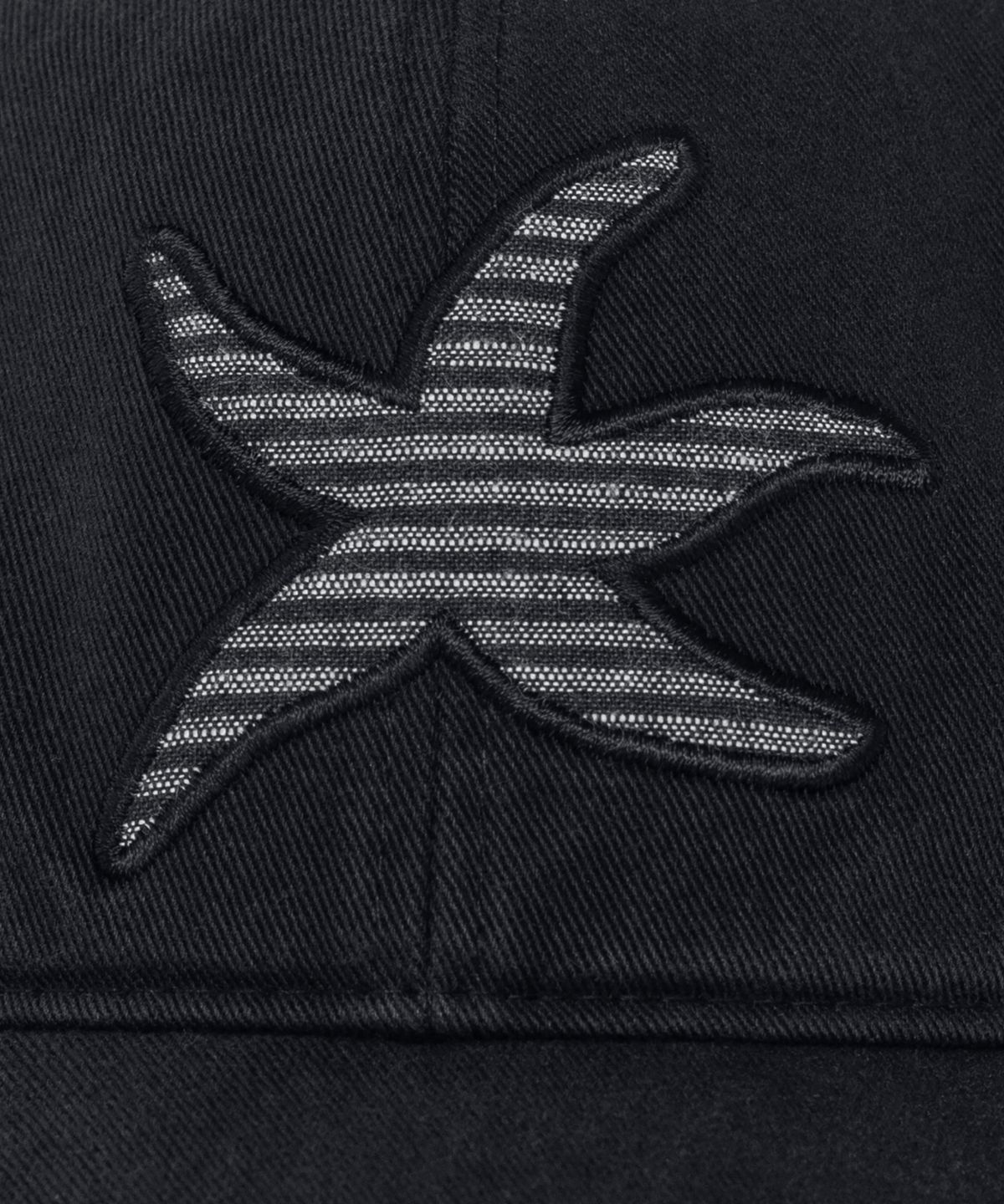 더콜디스트모먼트(THE COLDEST MOMENT) TCM stripe logo patch cap (black)