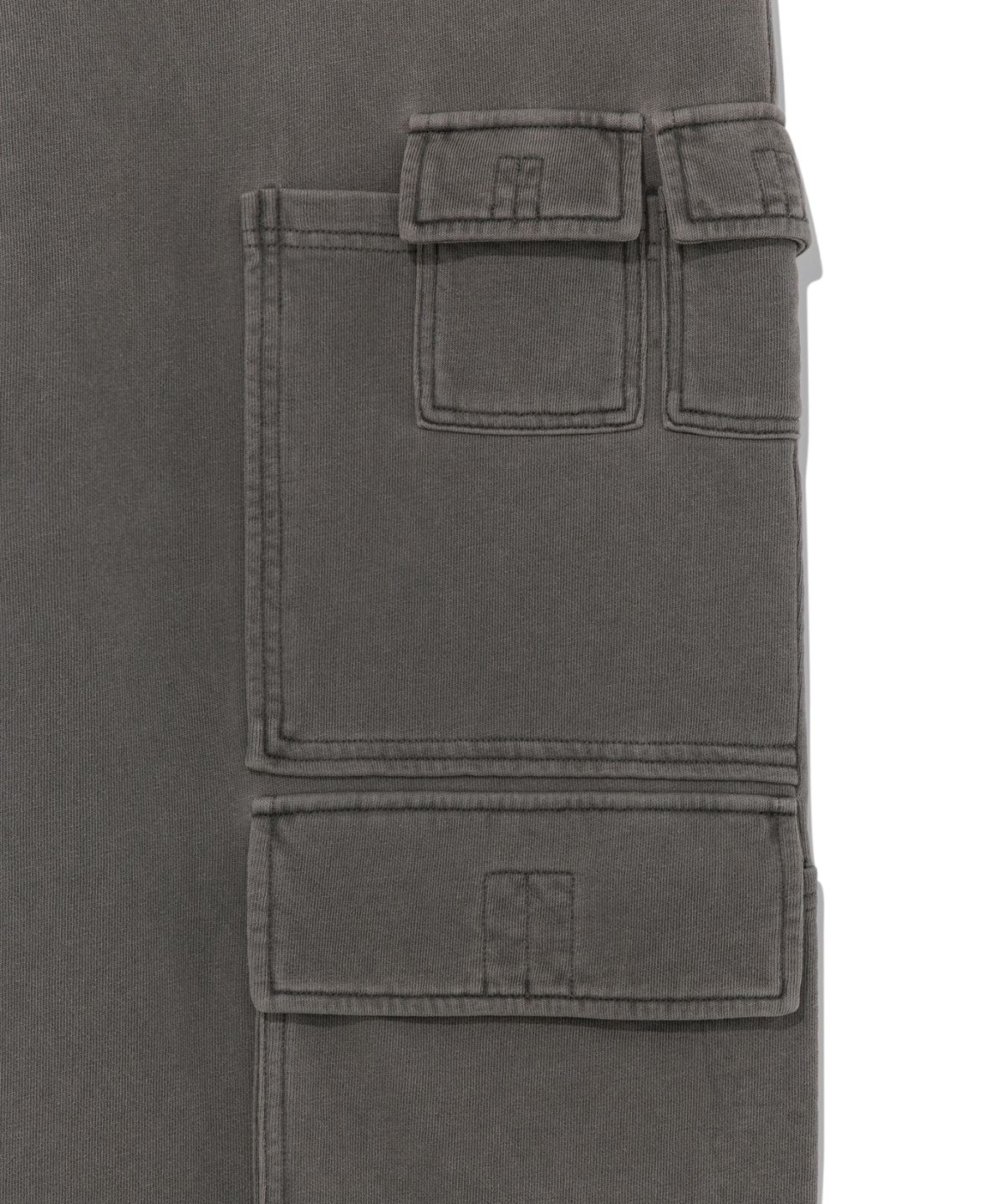 더콜디스트모먼트(THE COLDEST MOMENT) TCM pigment multi cargo sweat pants (charcoal)