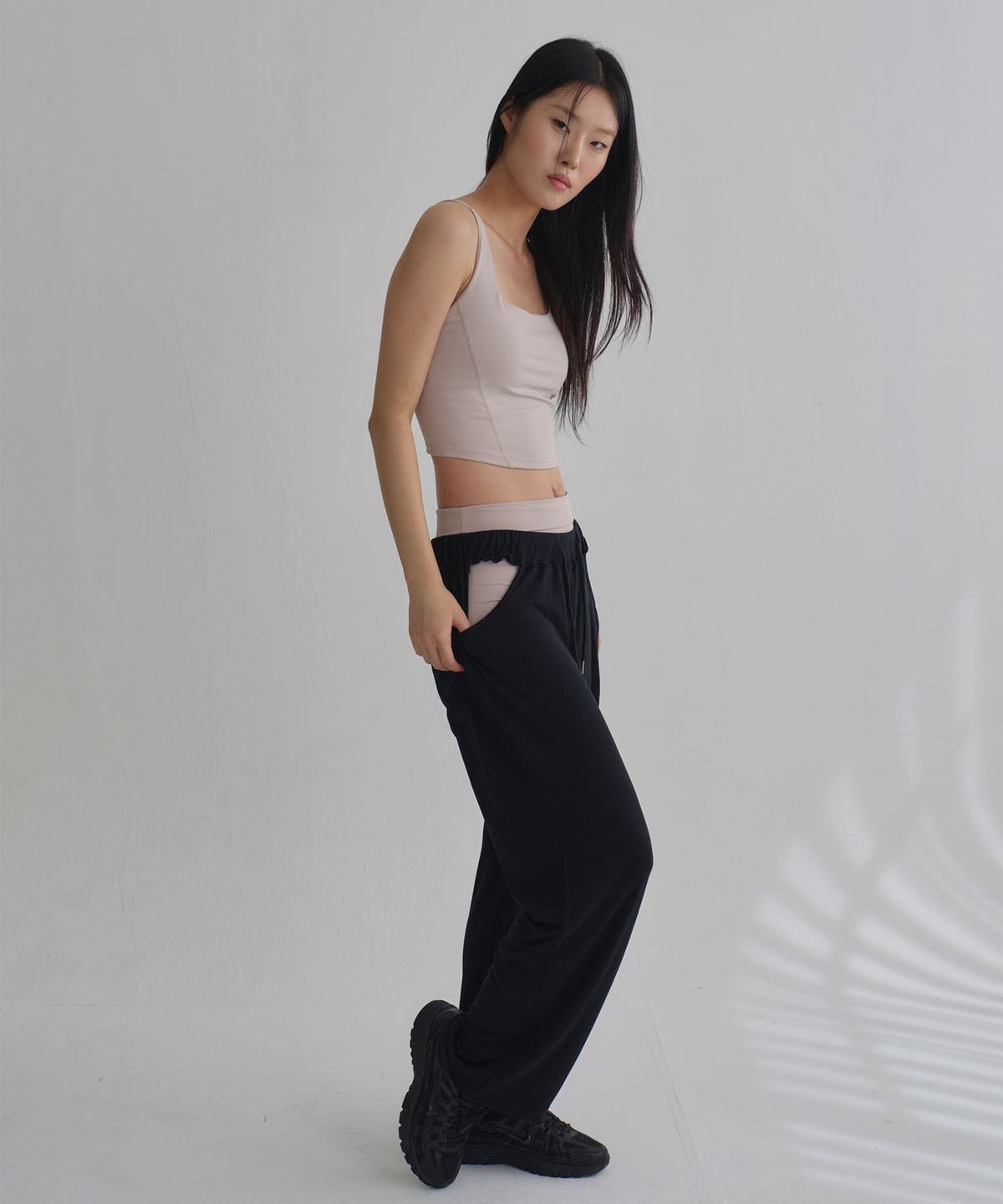 온유어오운(ONYOUROWN) EMPTY POCKET TROUSERS (BLACK)