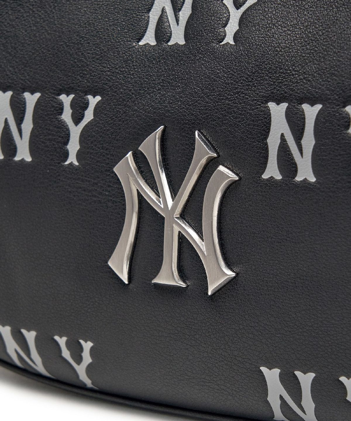 엠엘비(MLB) 클래식 모노그램 엠보 호보백 NY (Black)