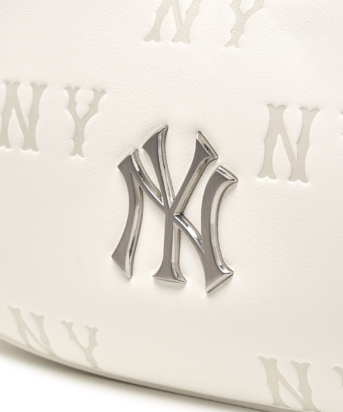 엠엘비(MLB) 클래식 모노그램 엠보 호보백 NY (Cream)