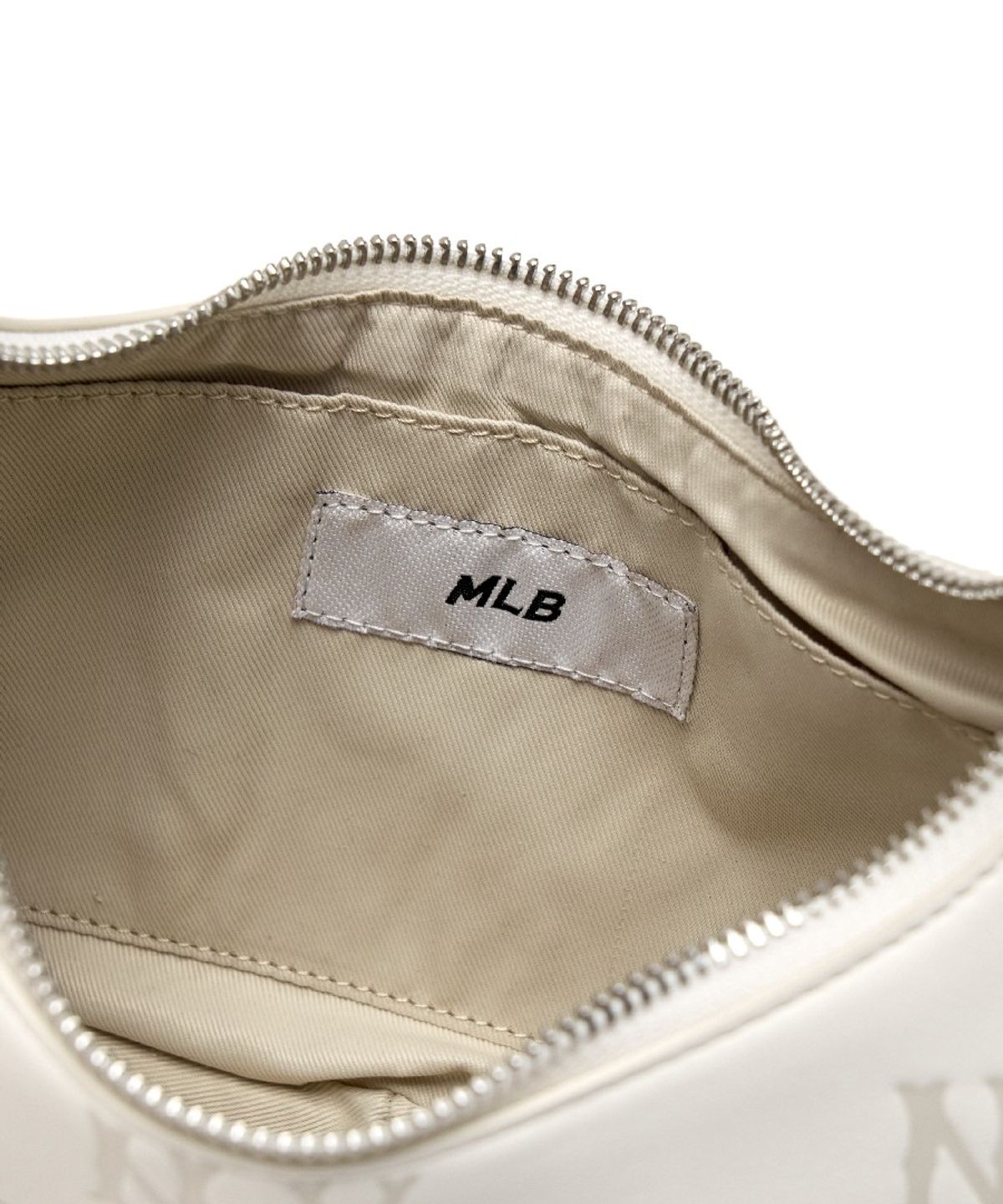 엠엘비(MLB) 클래식 모노그램 엠보 호보백 NY (Cream)