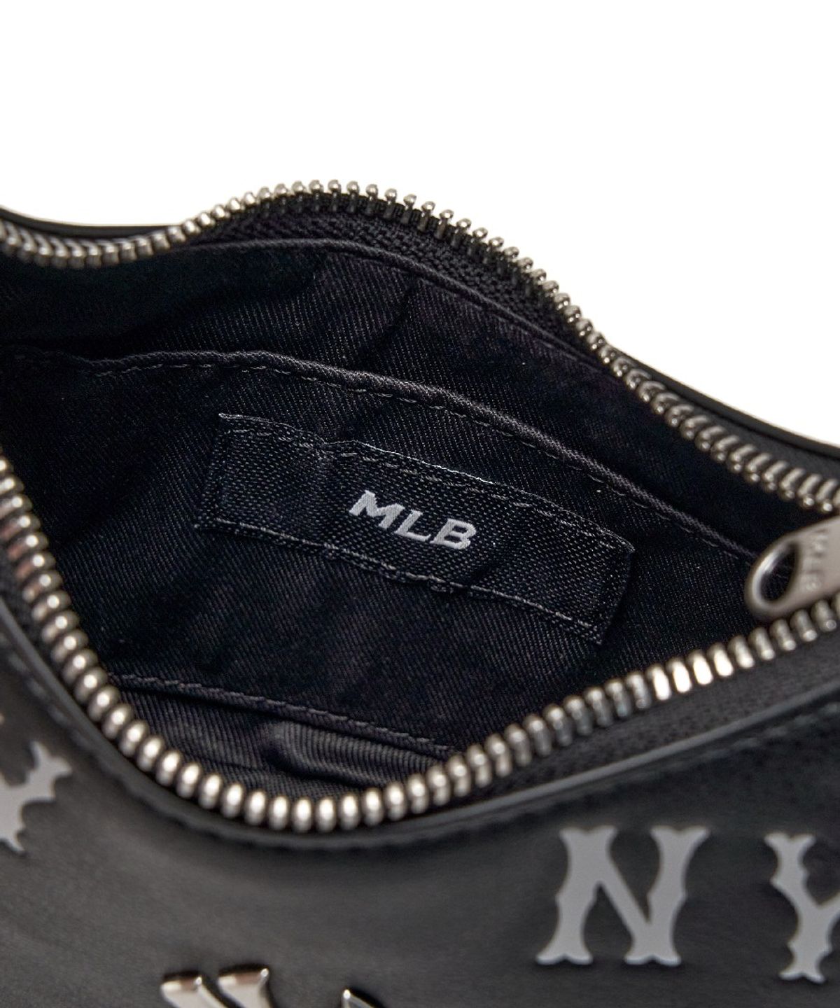 엠엘비(MLB) 클래식 모노그램 엠보 미니 크로스백 NY (Black)