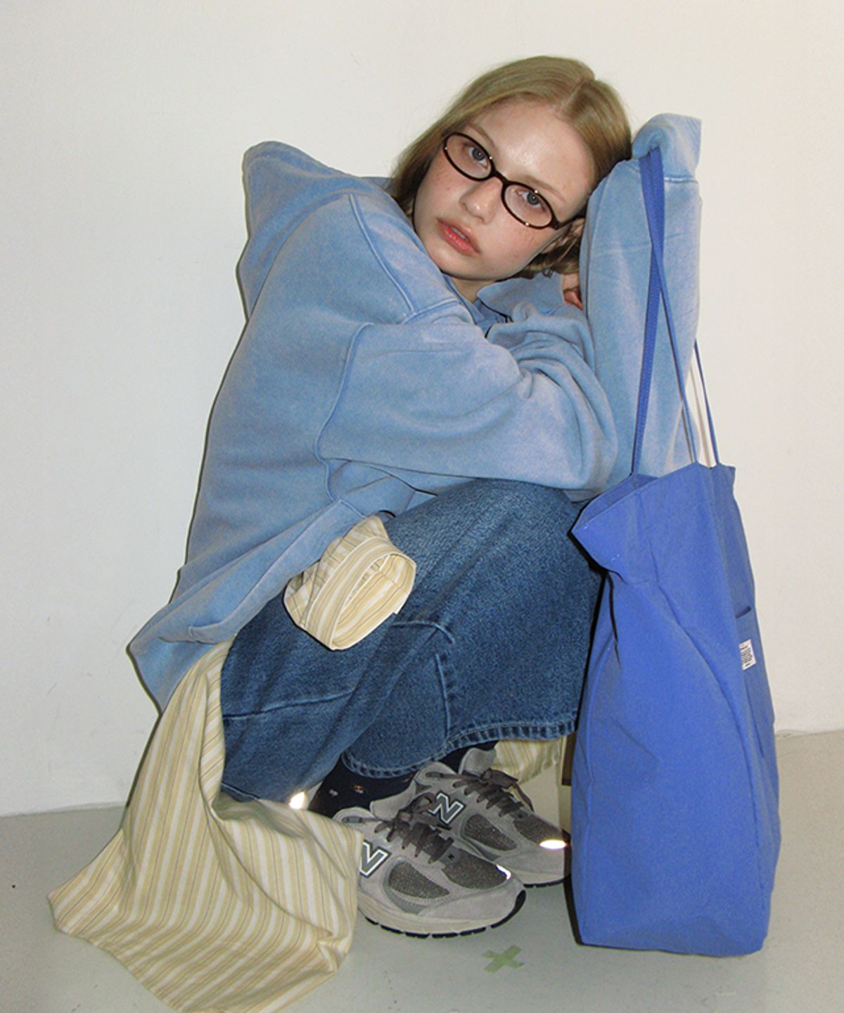 론론(RONRON) PIGMENT LOGO HOODIE BLUE