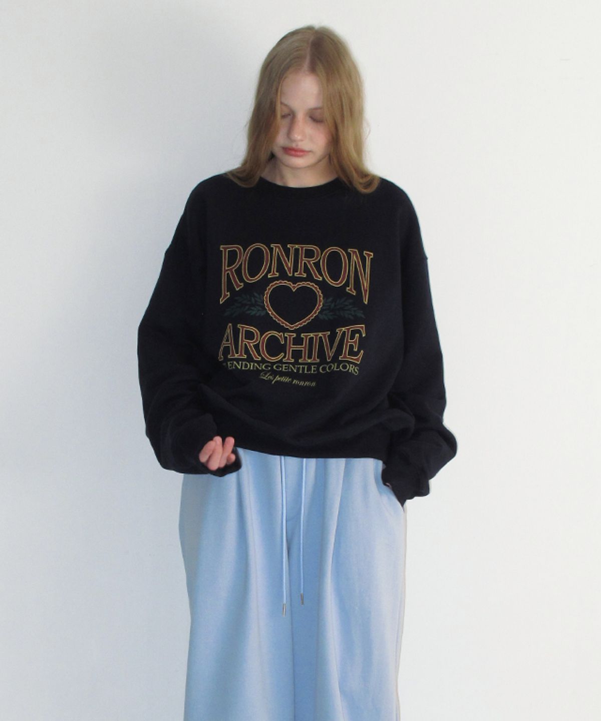 론론(RONRON) RR ARCHIVE SWEATSHIRT NAVY