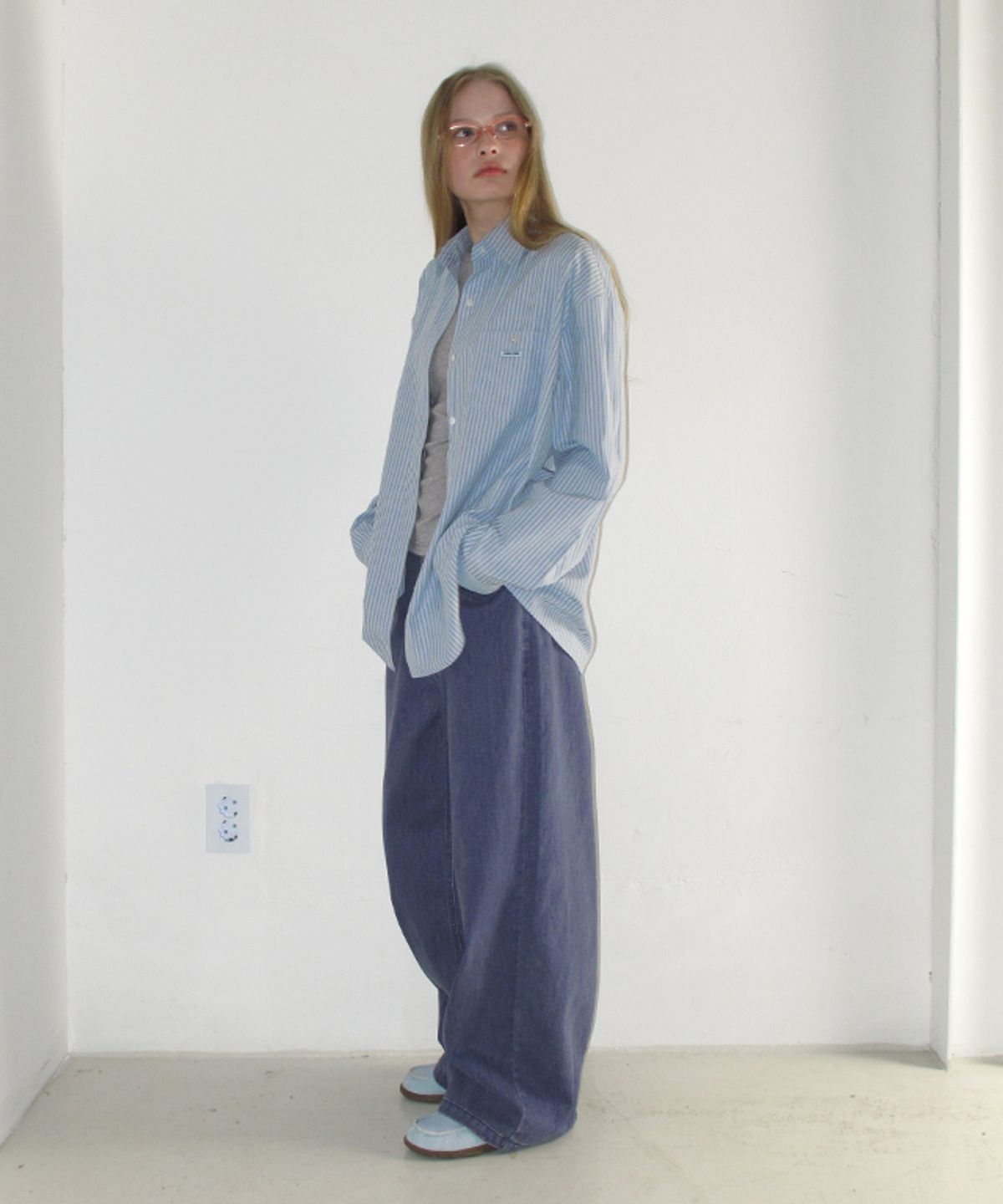 론론(RONRON) BUTTON POCKET OVERSIZED SHIRT BLUE STRIPE