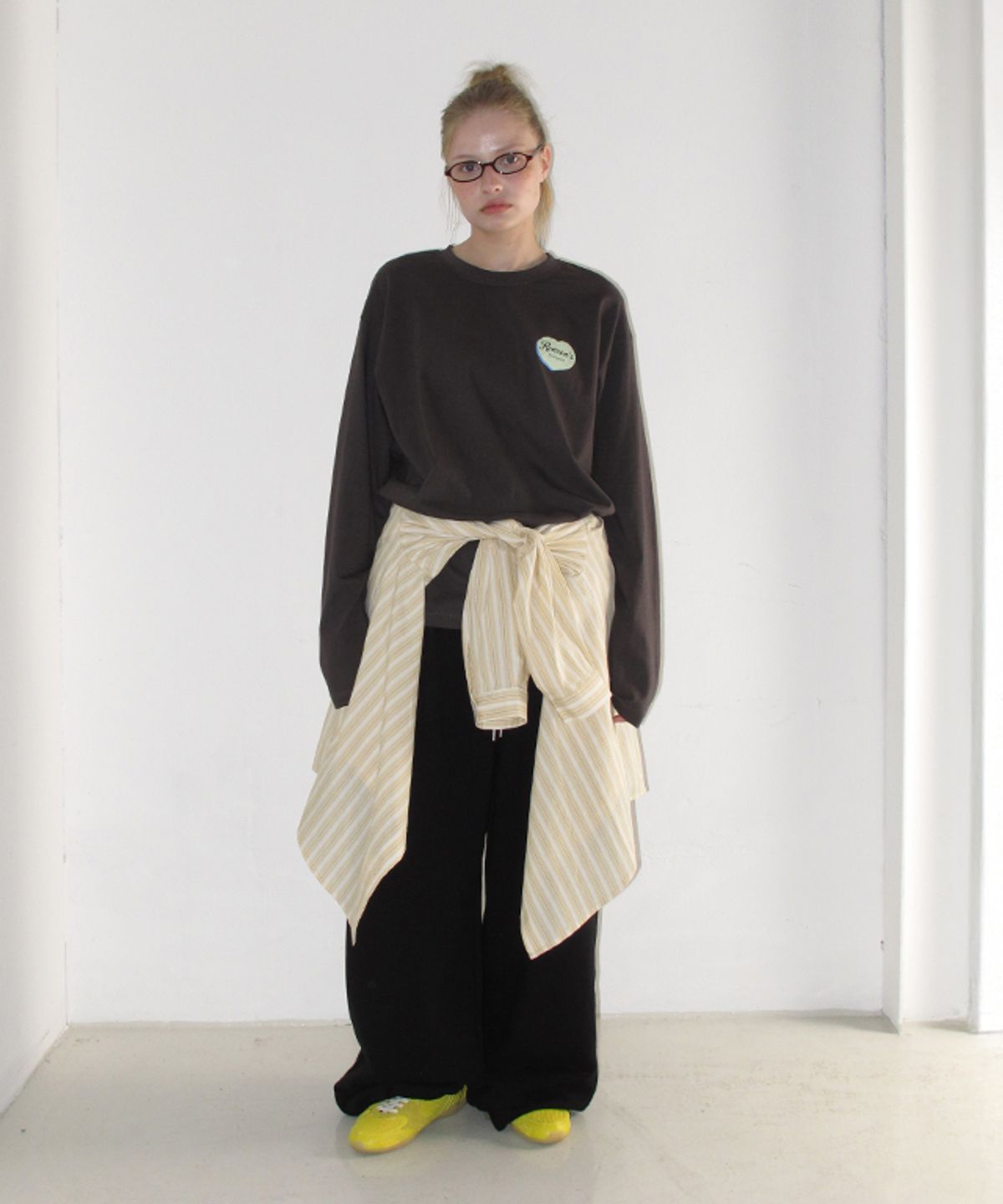 론론(RONRON) HEART PASTRY OVER FIT LONG SLEEVE CHARCOAL