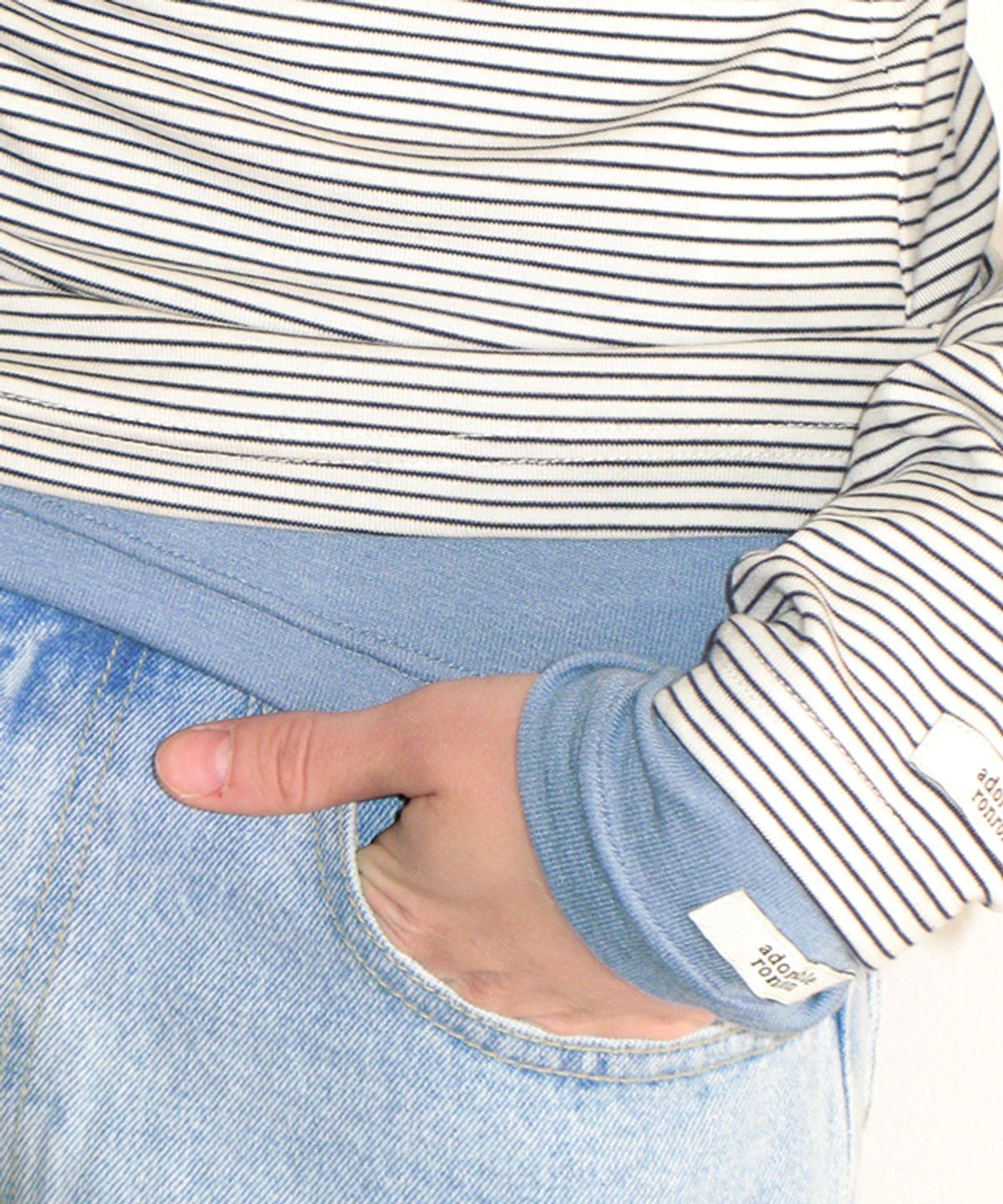 론론(RONRON) SOFT MINI LABEL LONG SLEEVE BLACK STRIPE