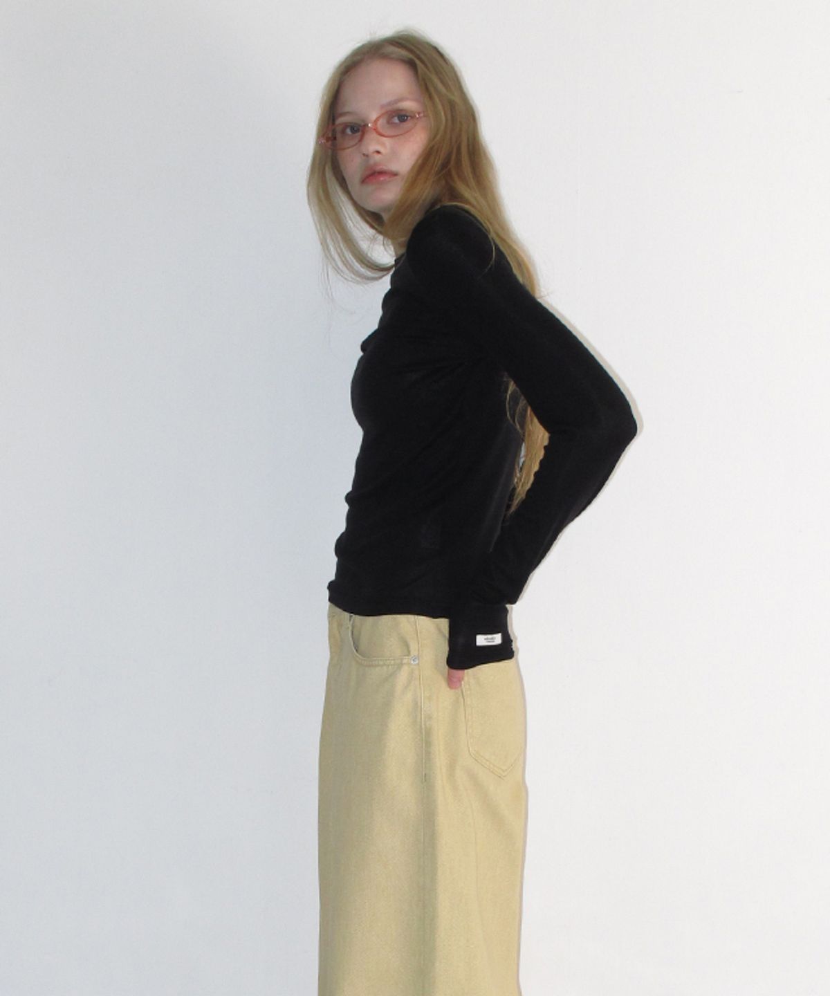 론론(RONRON) SOFT MINI LABEL LONG SLEEVE BLACK