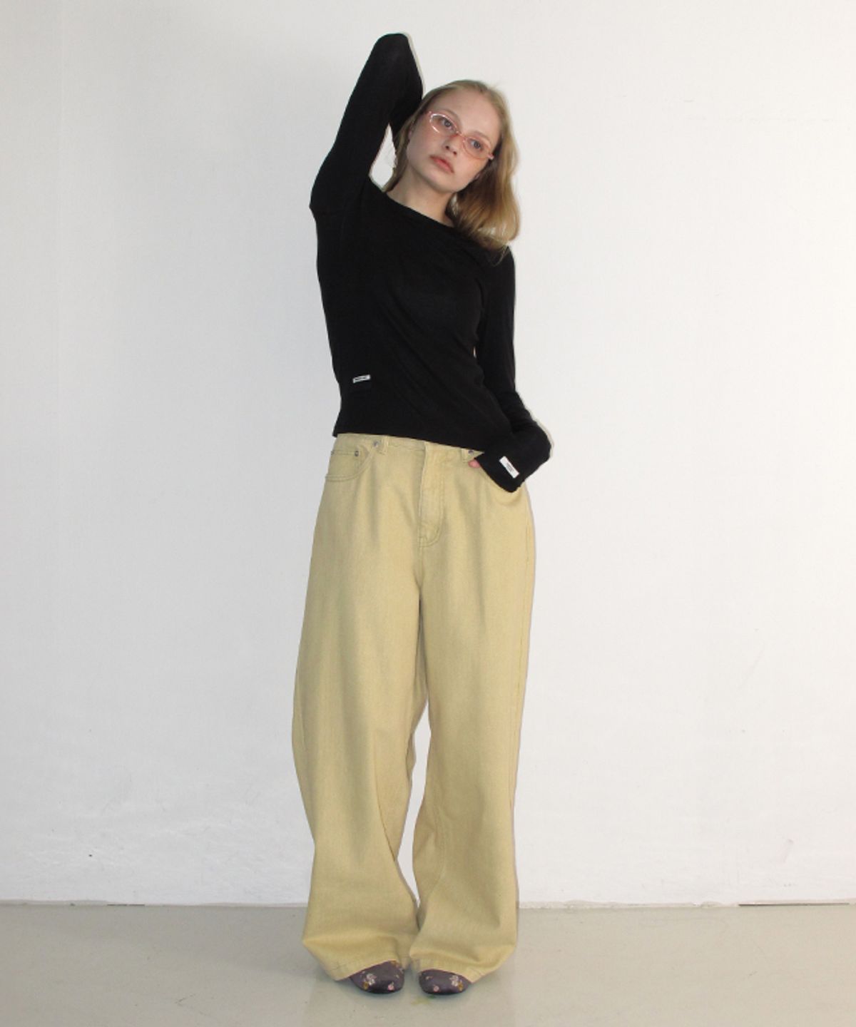 론론(RONRON) SOFT MINI LABEL LONG SLEEVE BLACK