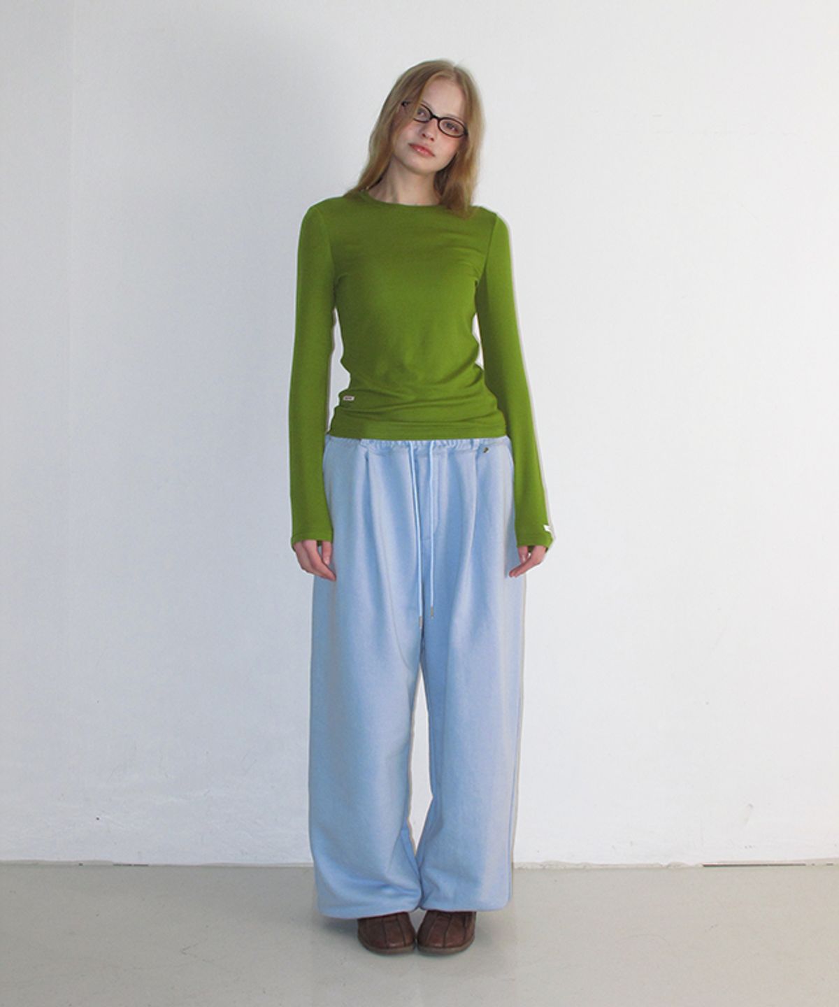 론론(RONRON) SOFT MINI LABEL LONG SLEEVE OLIVE