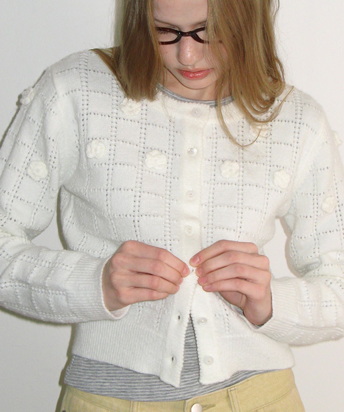 론론(RONRON) CROCHET FLOWER HANDMADE KNIT CARDIGAN IVORY