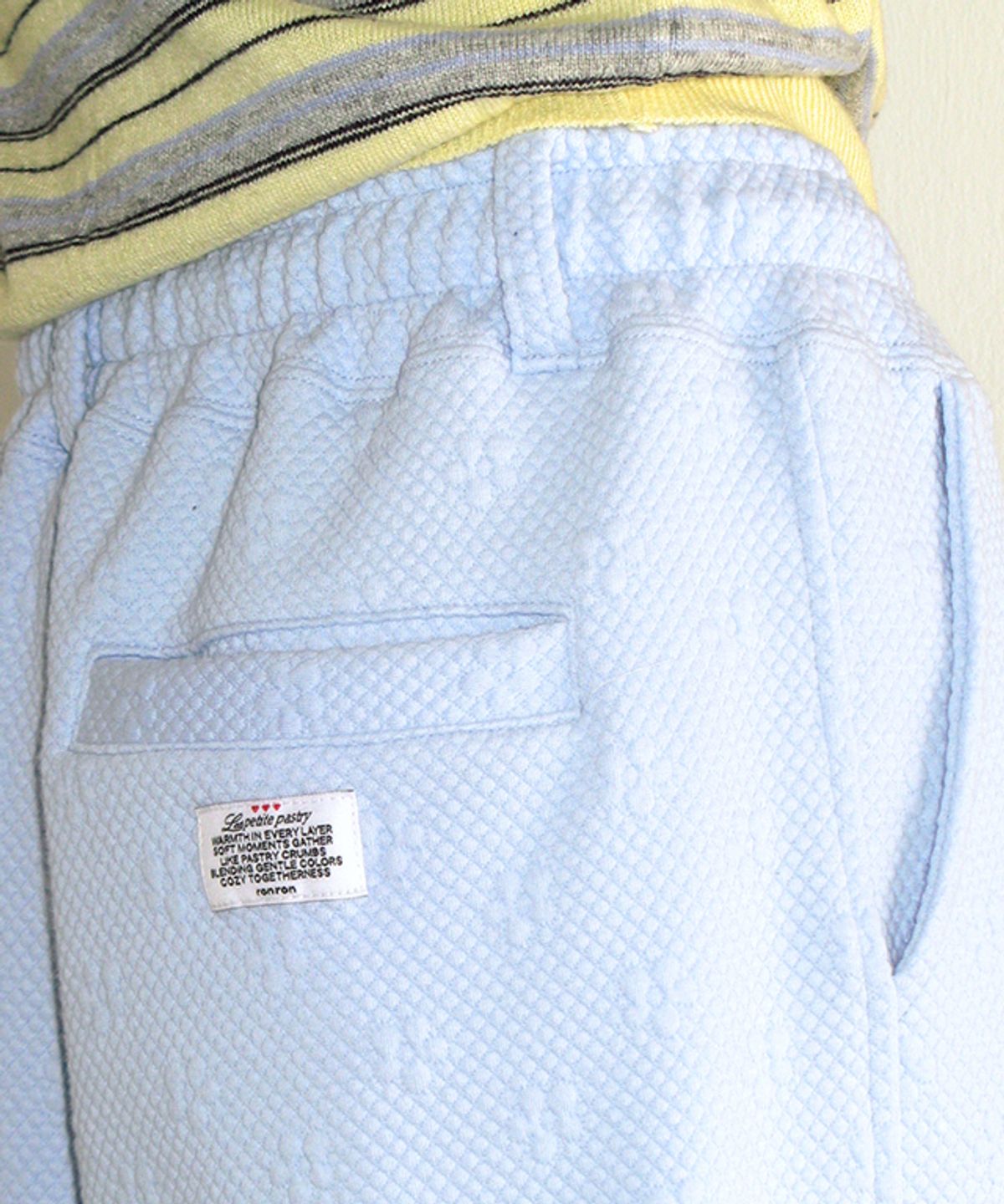 론론(RONRON) FLOWER TEXTURE WIDE SWEAT PANTS SOFT BLUE