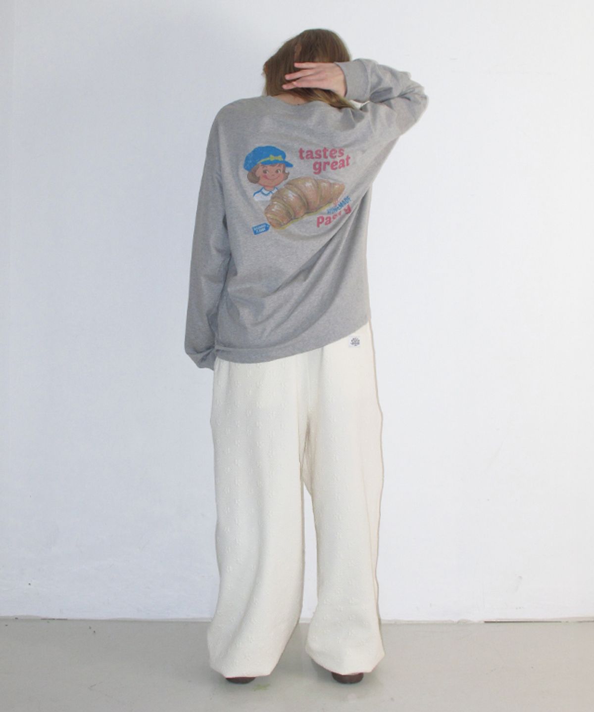 론론(RONRON) FLOWER TEXTURE WIDE SWEAT PANTS CREAM