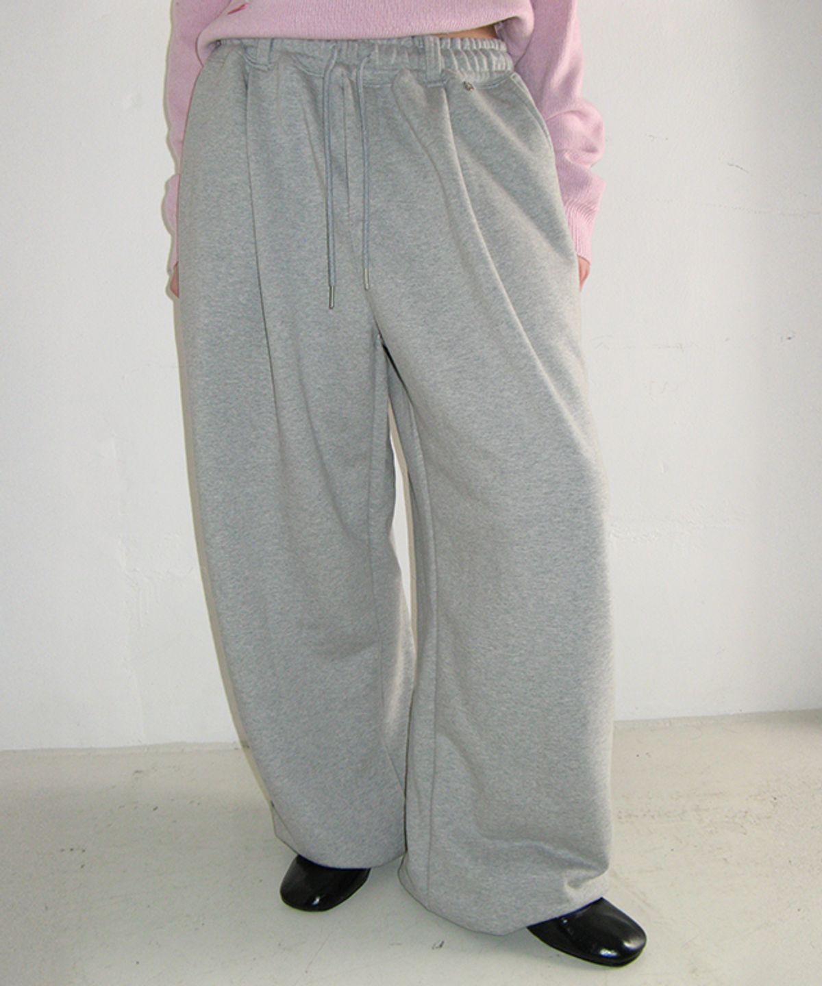 론론(RONRON) SUBTLE LOGO WIDE SWEAT PANTS GREY