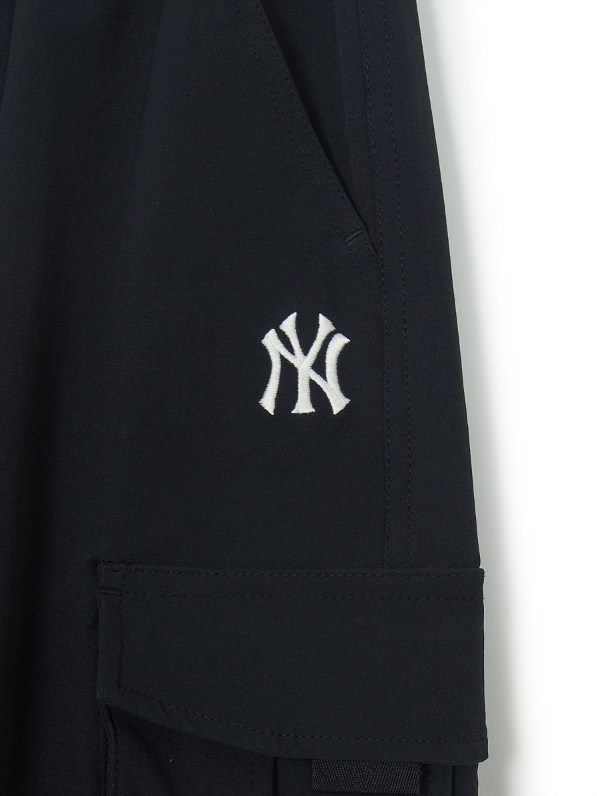 엠엘비 키즈(MLB KIDS) 아웃도어 루즈 스트레이트 카고 우븐팬츠 NY (Black)
