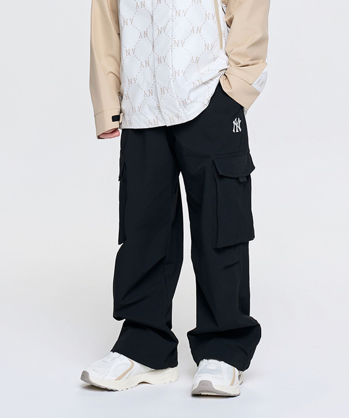 엠엘비 키즈(MLB KIDS) 아웃도어 루즈 스트레이트 카고 우븐팬츠 NY (Black)
