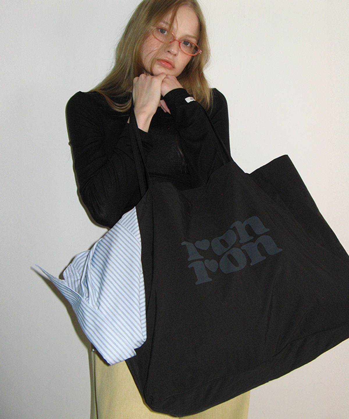 론론(RONRON) LOGO NYLON SHOPPER BLACK