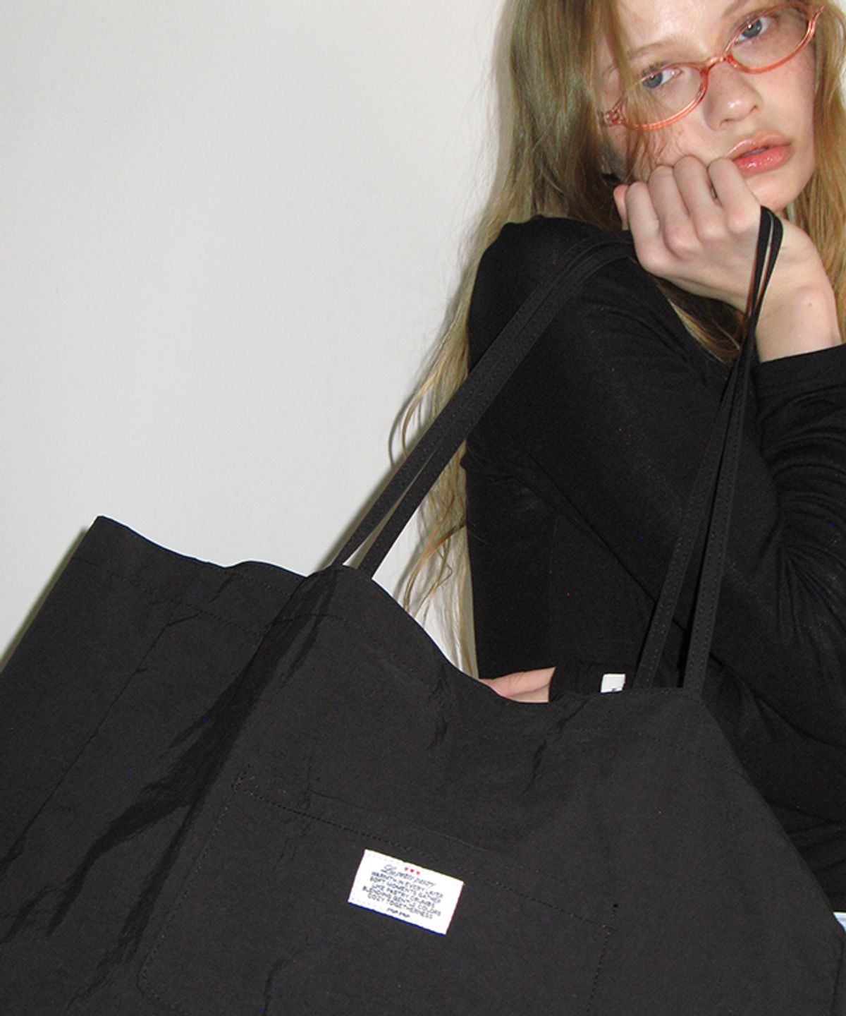 론론(RONRON) LOGO NYLON SHOPPER BLACK