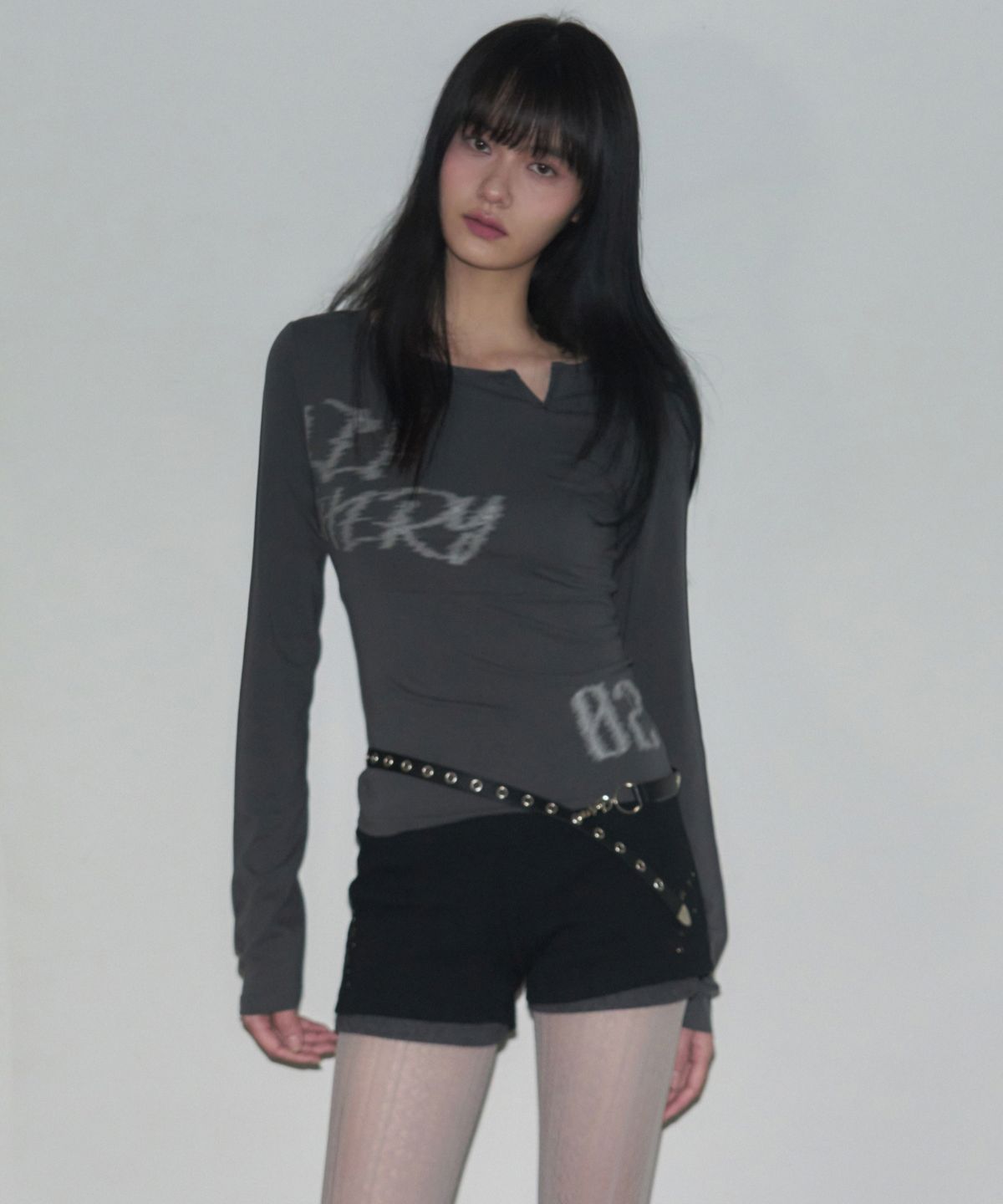 레더리(LEATHERY) 레터링 슬릿 롱슬리브 [4COLOR]