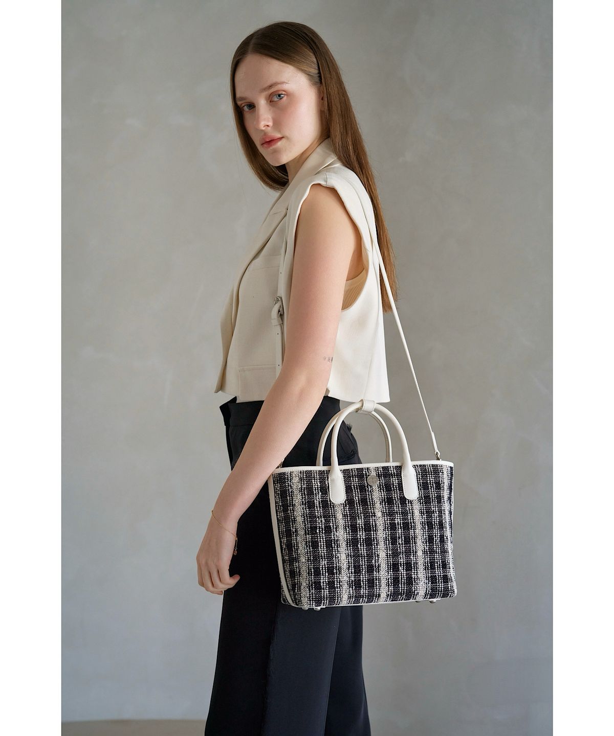 비마이사이드(BMYSIDE) 레지나 토트백 Regina Tote Bag (White)