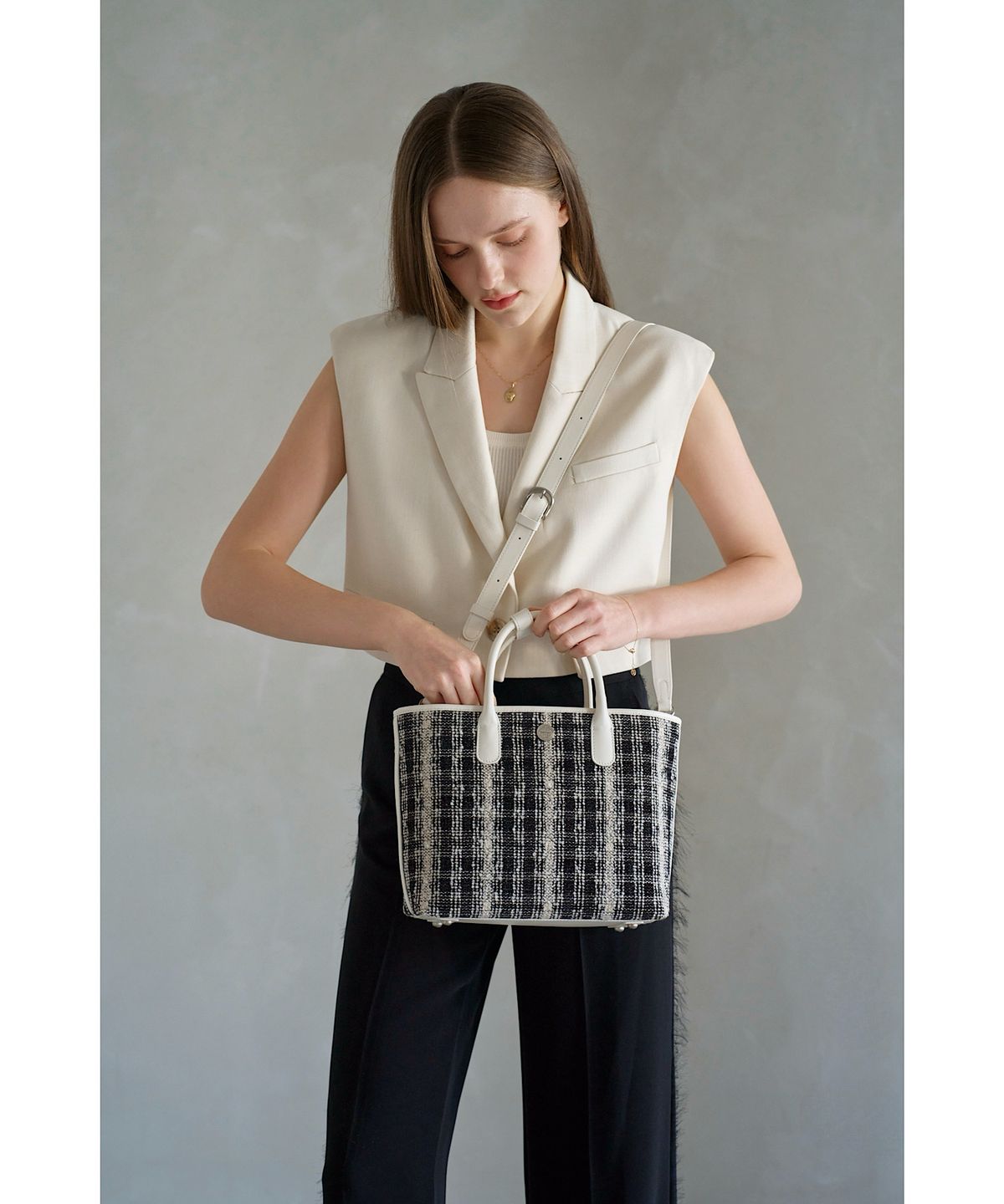 비마이사이드(BMYSIDE) 레지나 토트백 Regina Tote Bag (White)