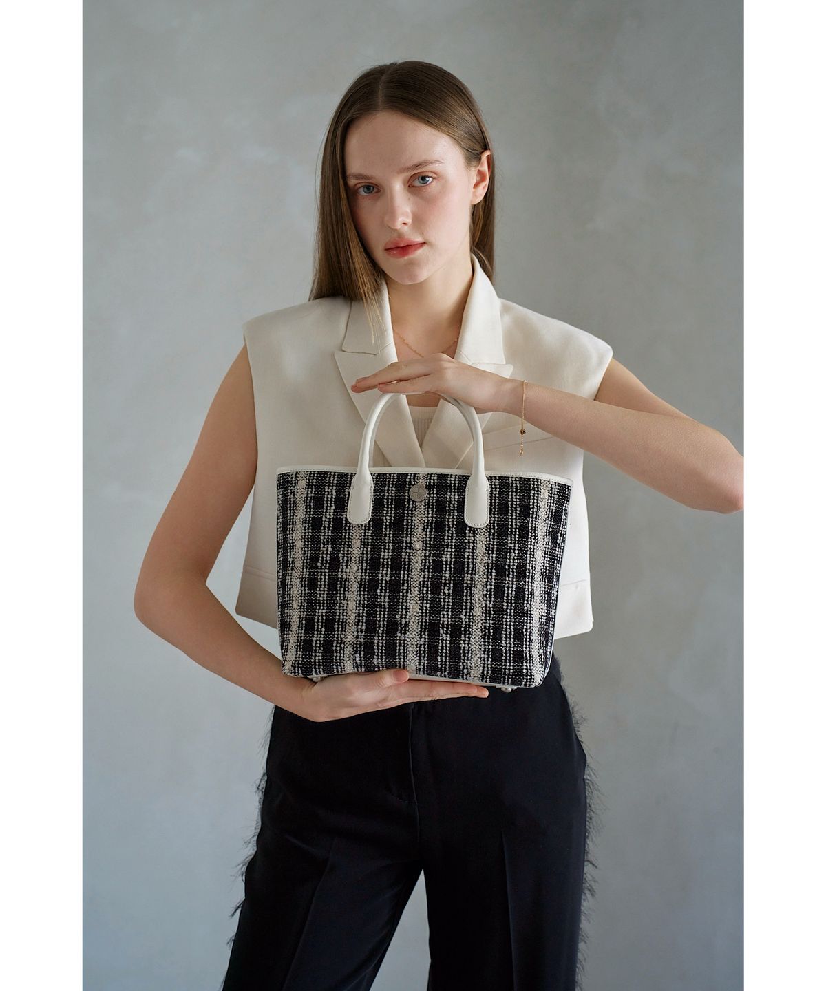 비마이사이드(BMYSIDE) 레지나 토트백 Regina Tote Bag (White)