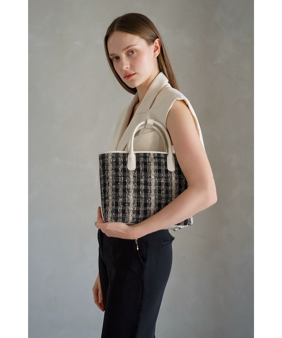 비마이사이드(BMYSIDE) 레지나 토트백 Regina Tote Bag (White)
